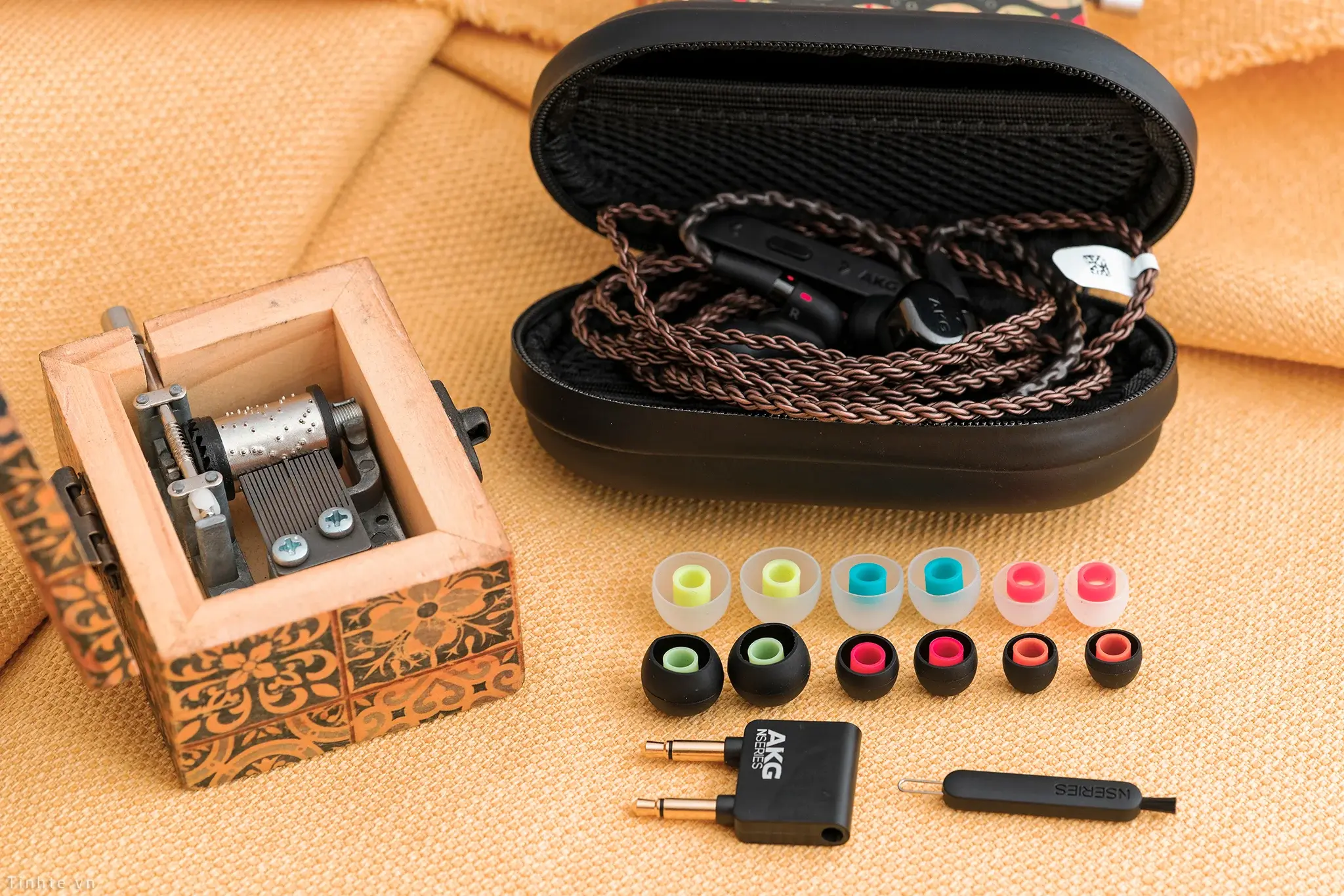 Đang tải tinhte_akg_n5005_extra_2_12.jpg…