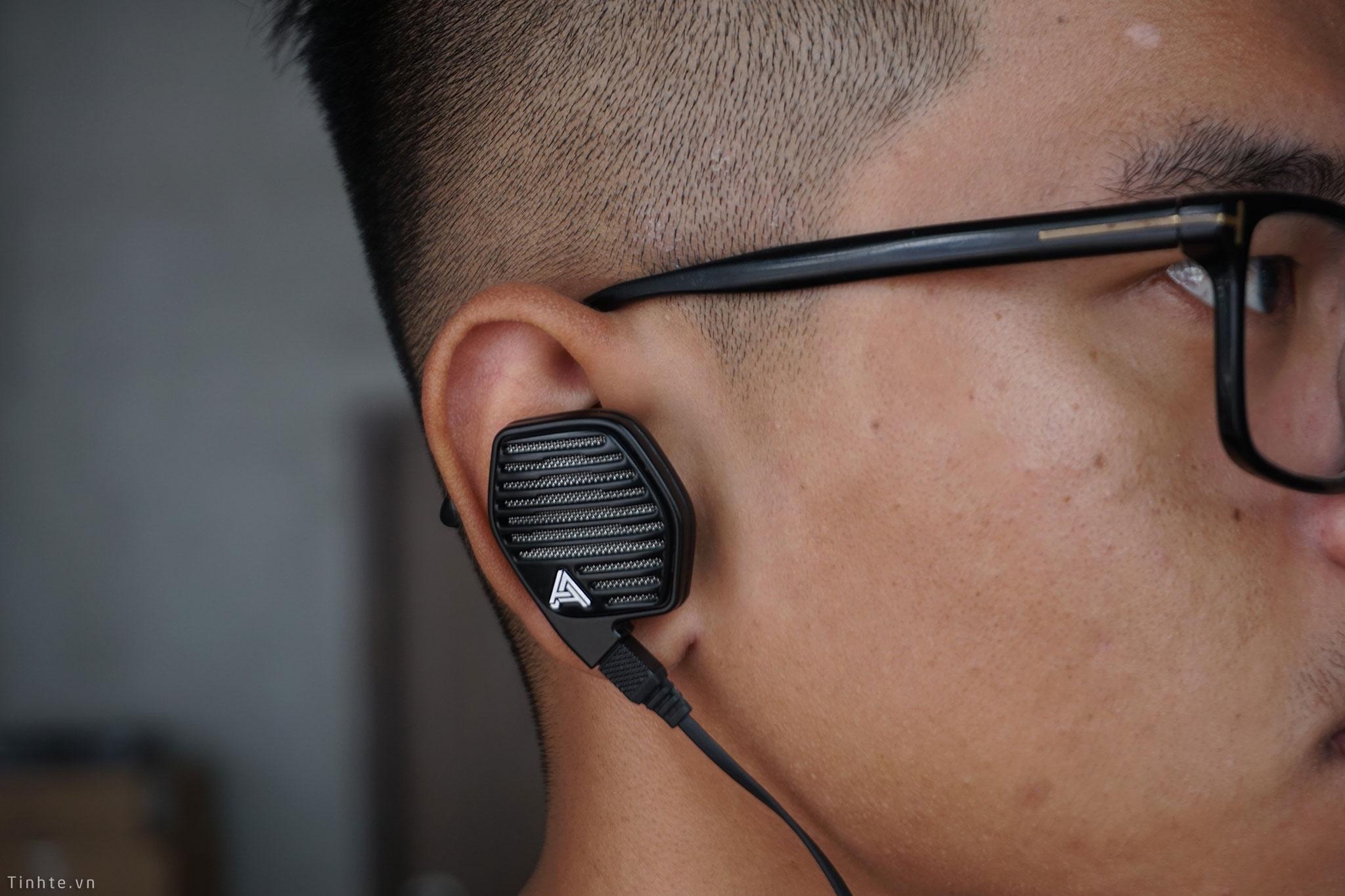 Đang tải tinhte_audeze_lcd_i3 (9).jpg…