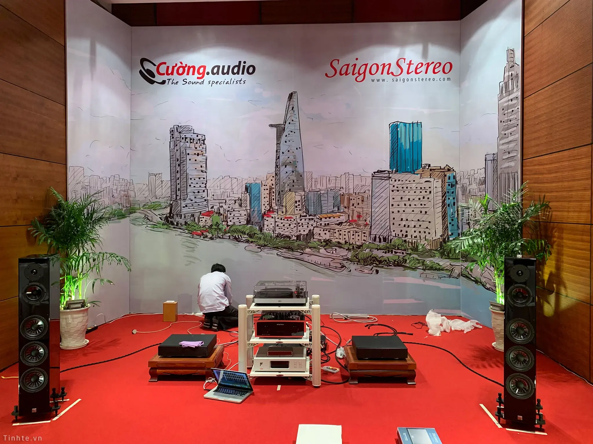 Đang tải tinhte_avshow_hanoi_2018 (32).jpg…