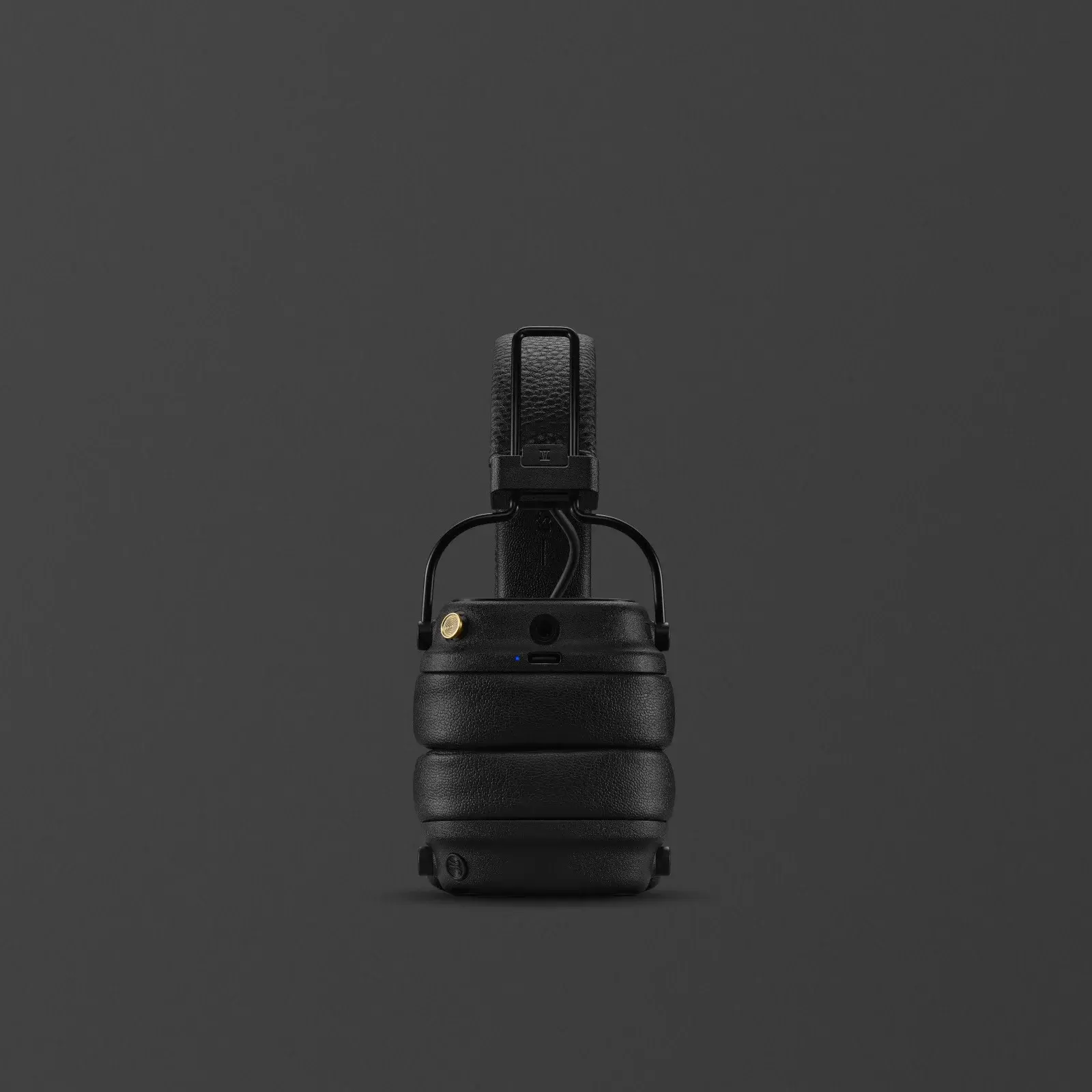 major-v-black-front-desktop-6.jpeg