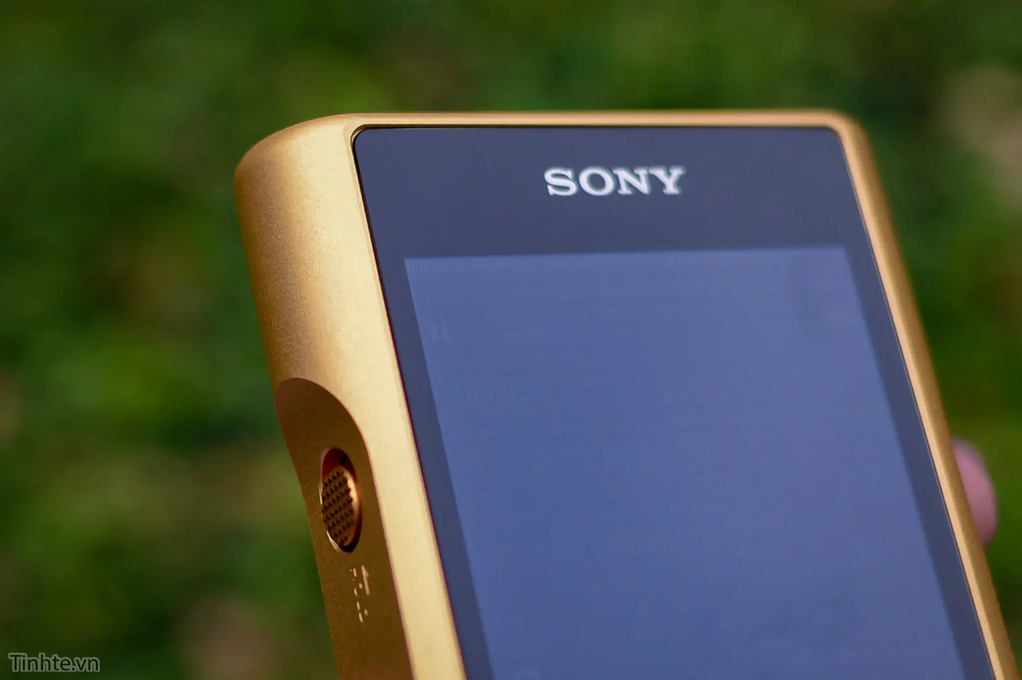 Đang tải Sony_nw1Z_Tinhte_04.jpg…