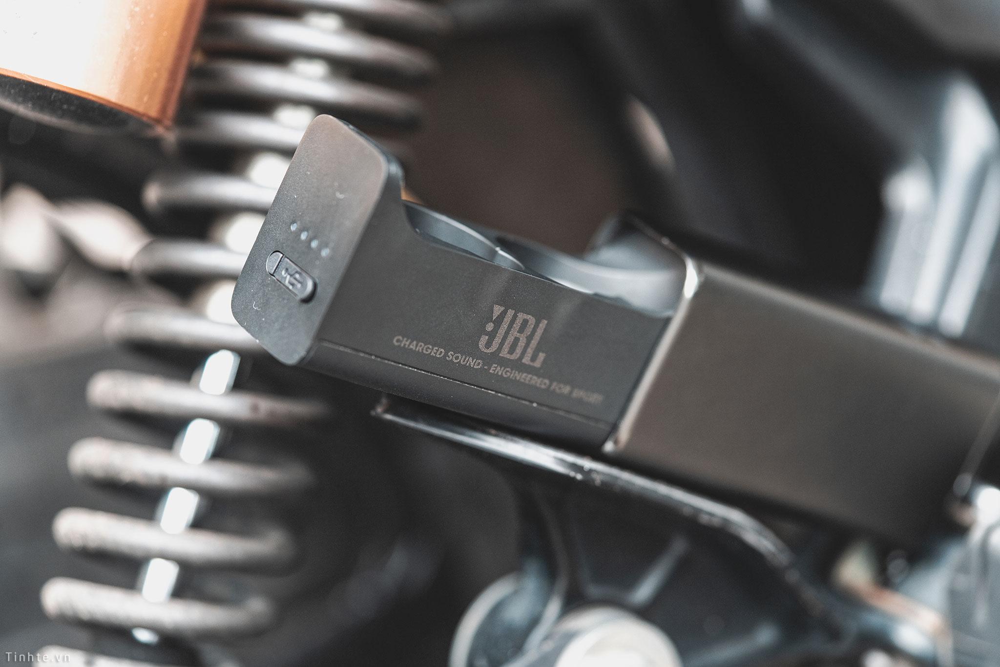 Đang tải audio_tinhte_jbl_x_underarmour_flash_10.jpg…