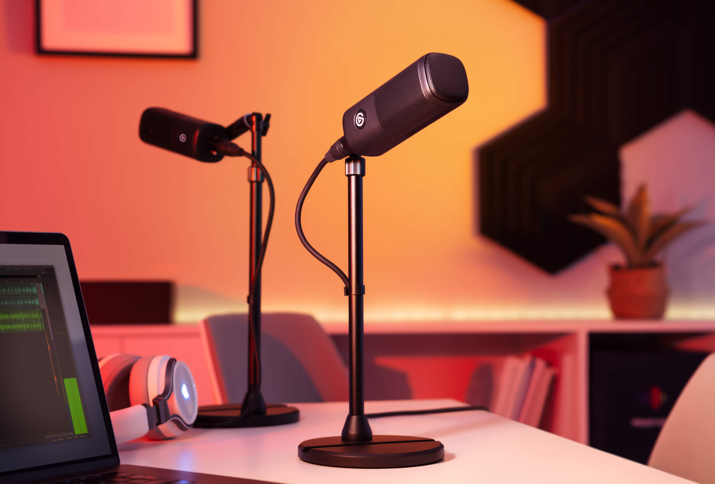 Wave DX - Black | Dynamic Vocal Microphone | Elgato