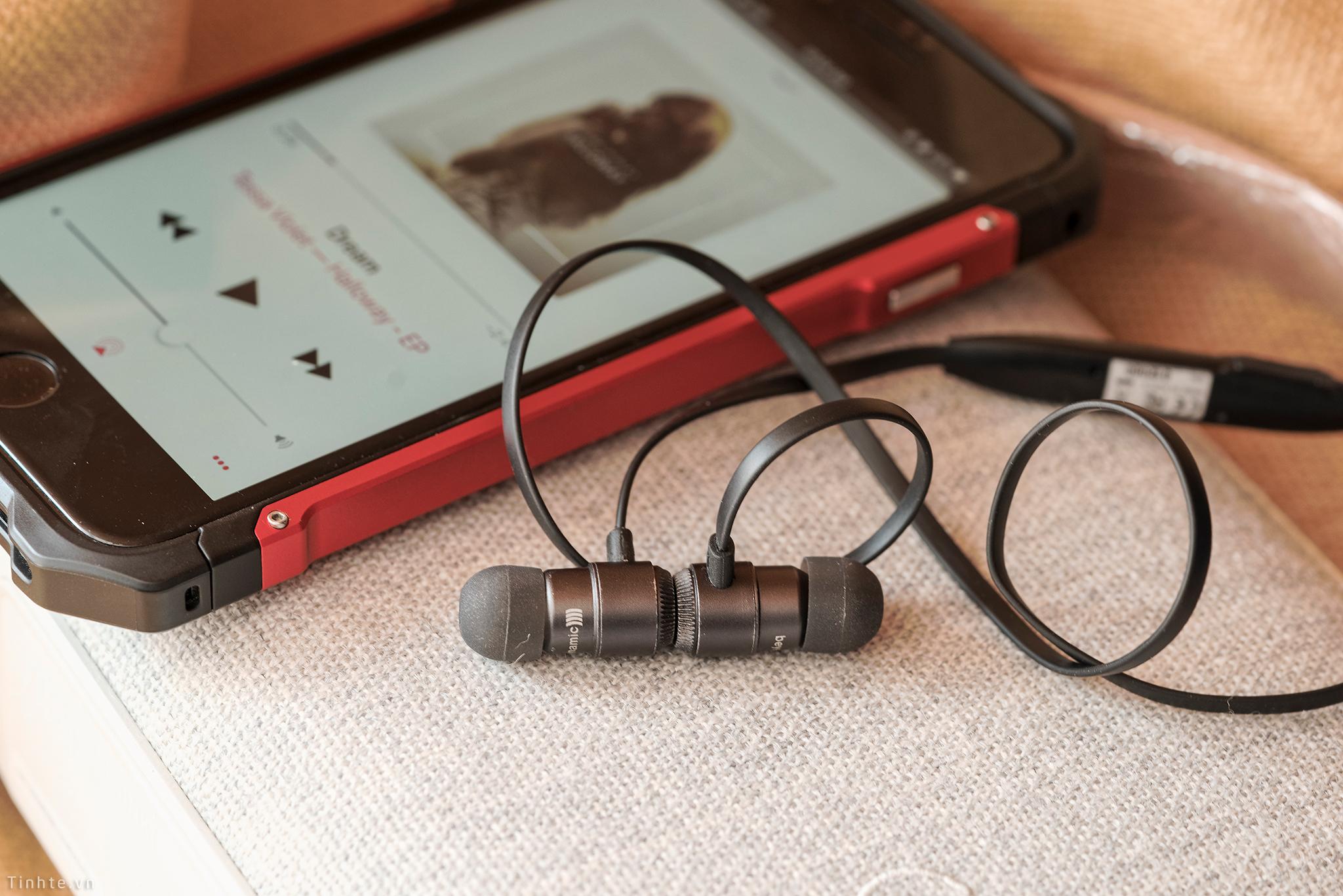 Đang tải tinhte_bluetooth_inears_5.jpg…