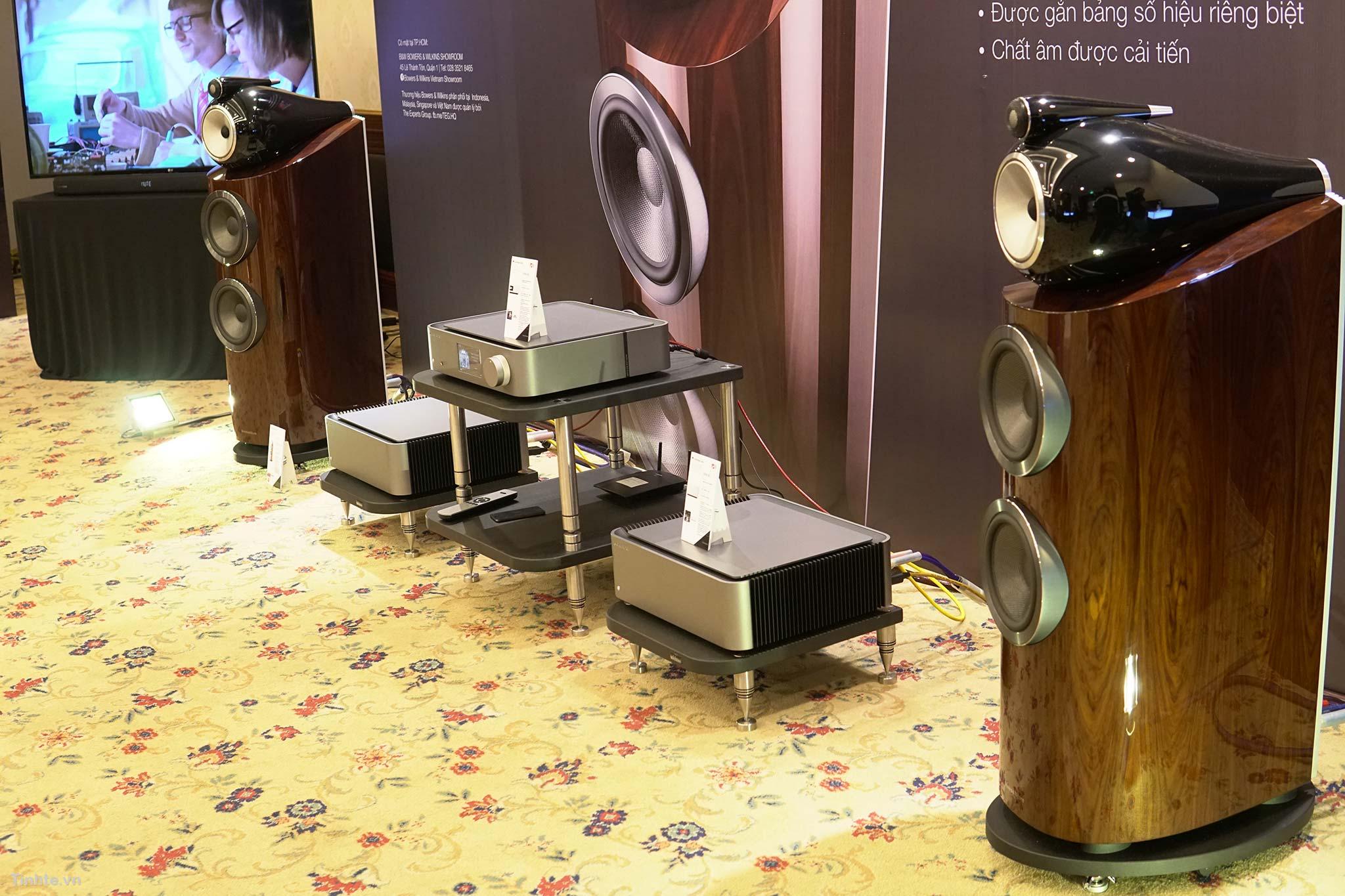 Đang tải high-end-show-2018-day-2-11.jpg…