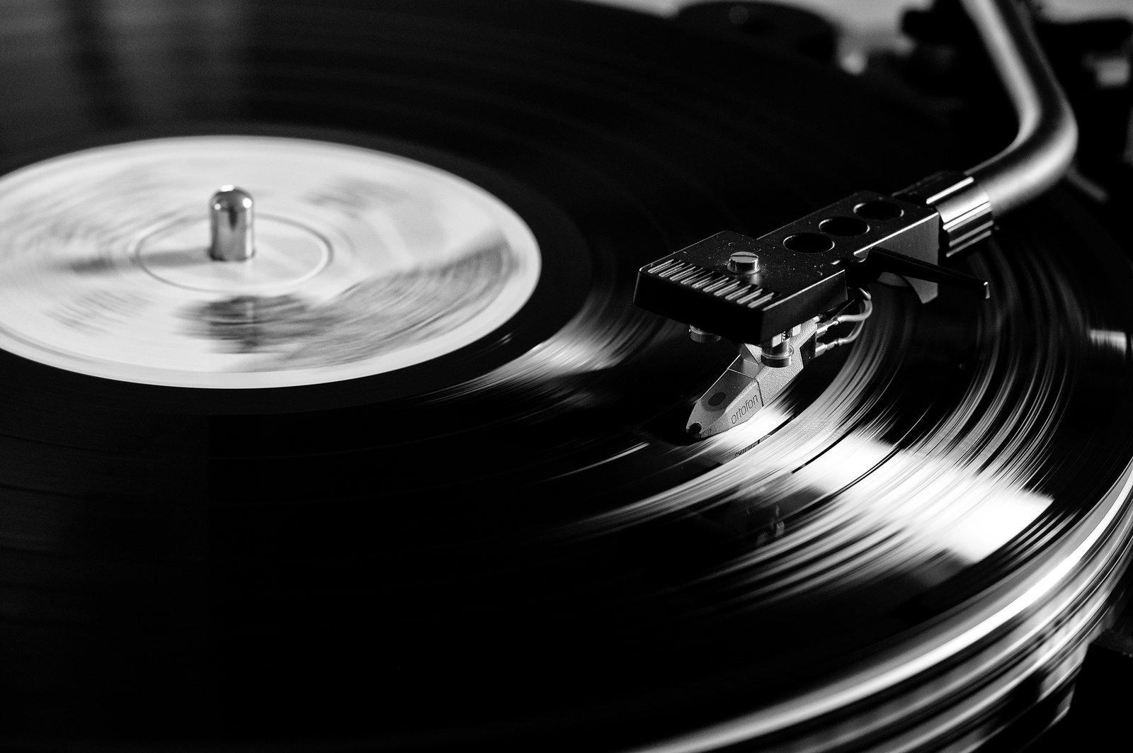 Đang tải tinhte_vinyl.jpg…