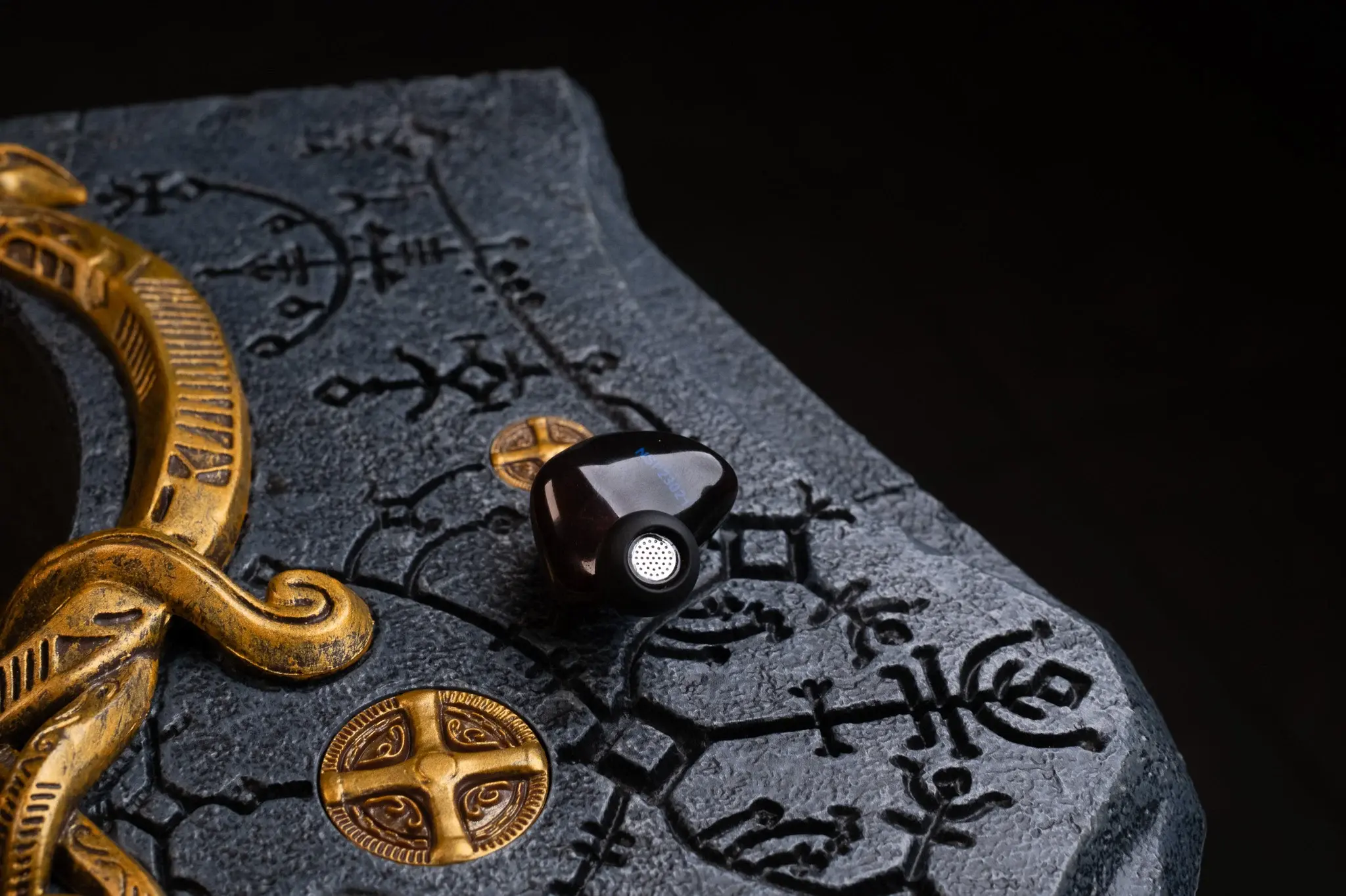 tinhte-noble-audio-spartacus-in-ear-monitors (17).jpg