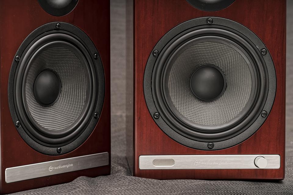 Đang tải monospace-audioengine-hd6-2.jpg…