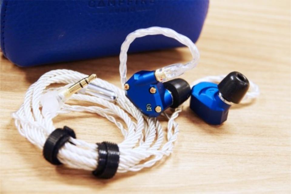 Đang tải Campfire_ANDROMEDA-MW10_p1.jpg…
