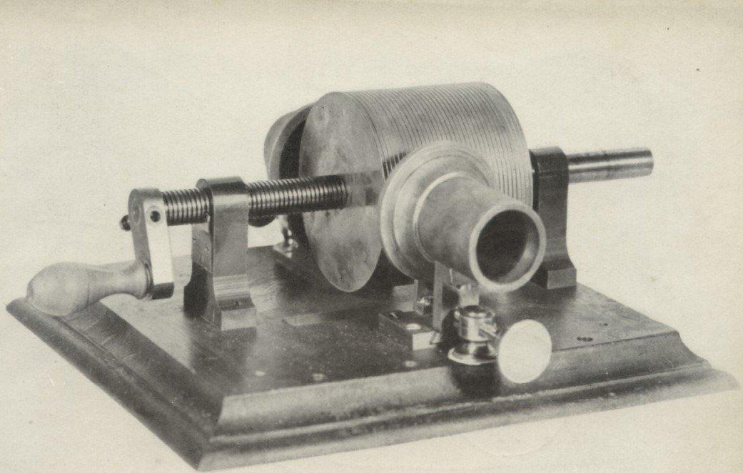 lich-su-vinyl-turntable