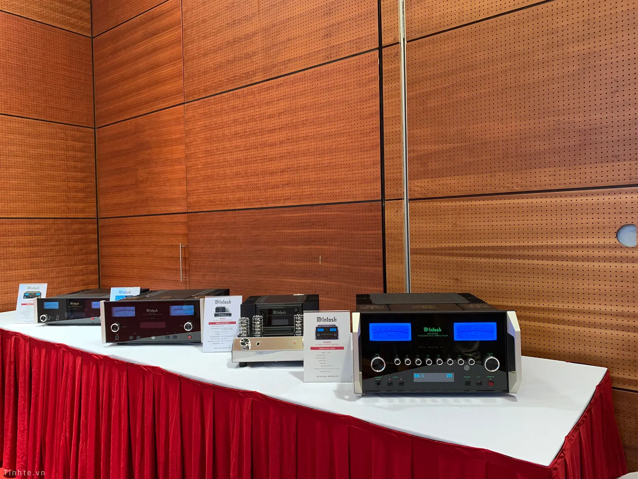 Đang tải tinhte_avshow_hanoi_2018 (47).jpg…