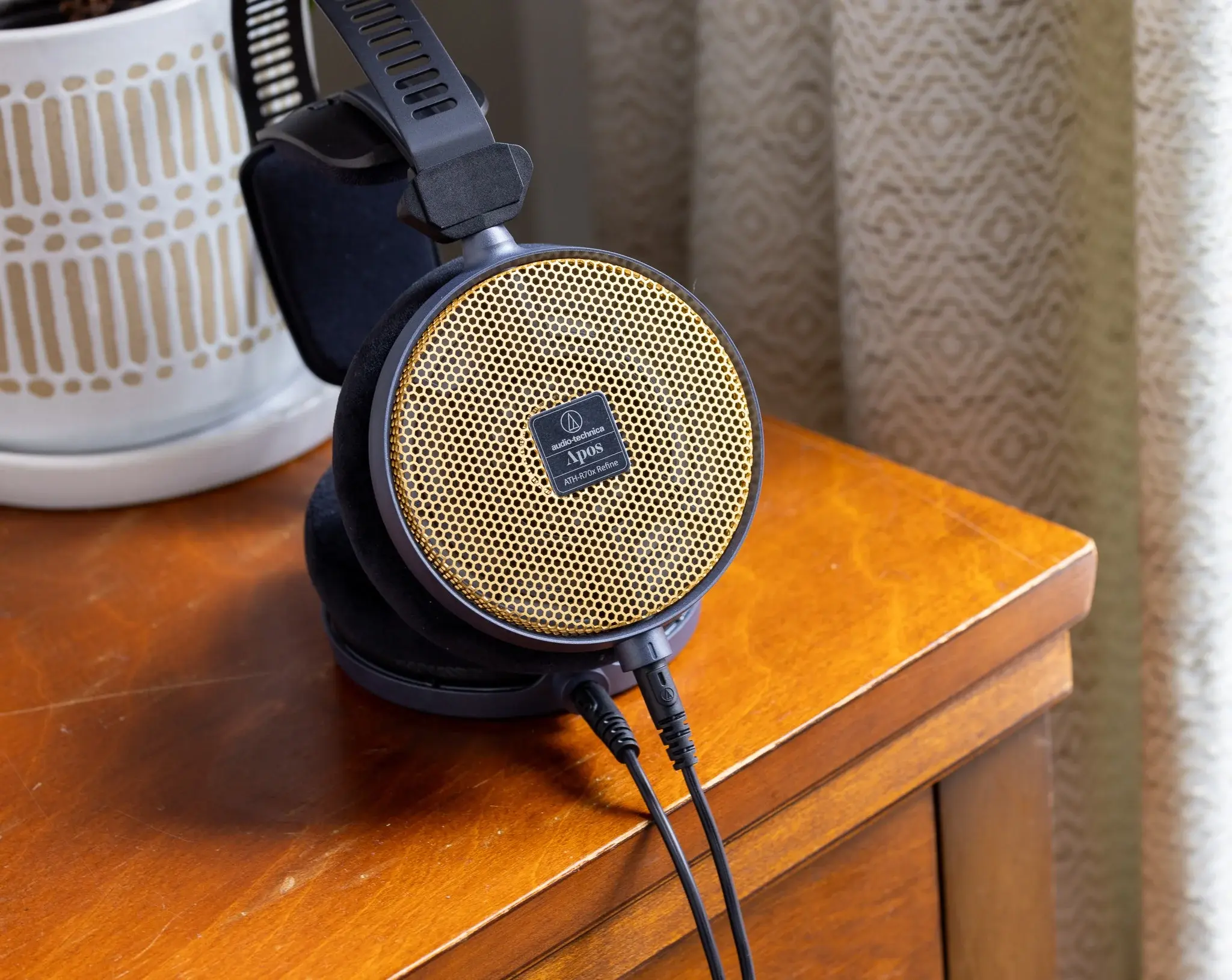 Apos-x-Audio-Technica-Refine-Headphone-3.jpg