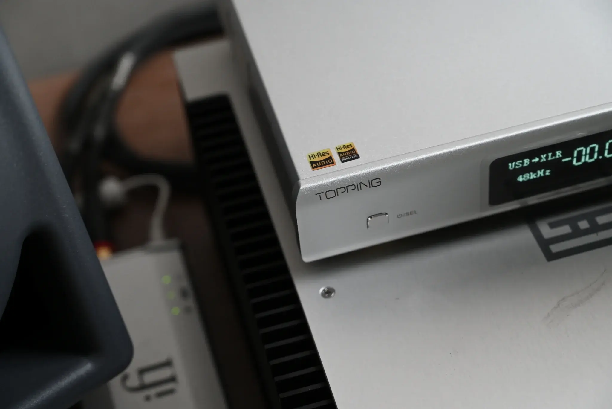 tinhte-neumann-kh-150-schiit-ragnarok-2-topping-d90-III-Sabre (13).JPG