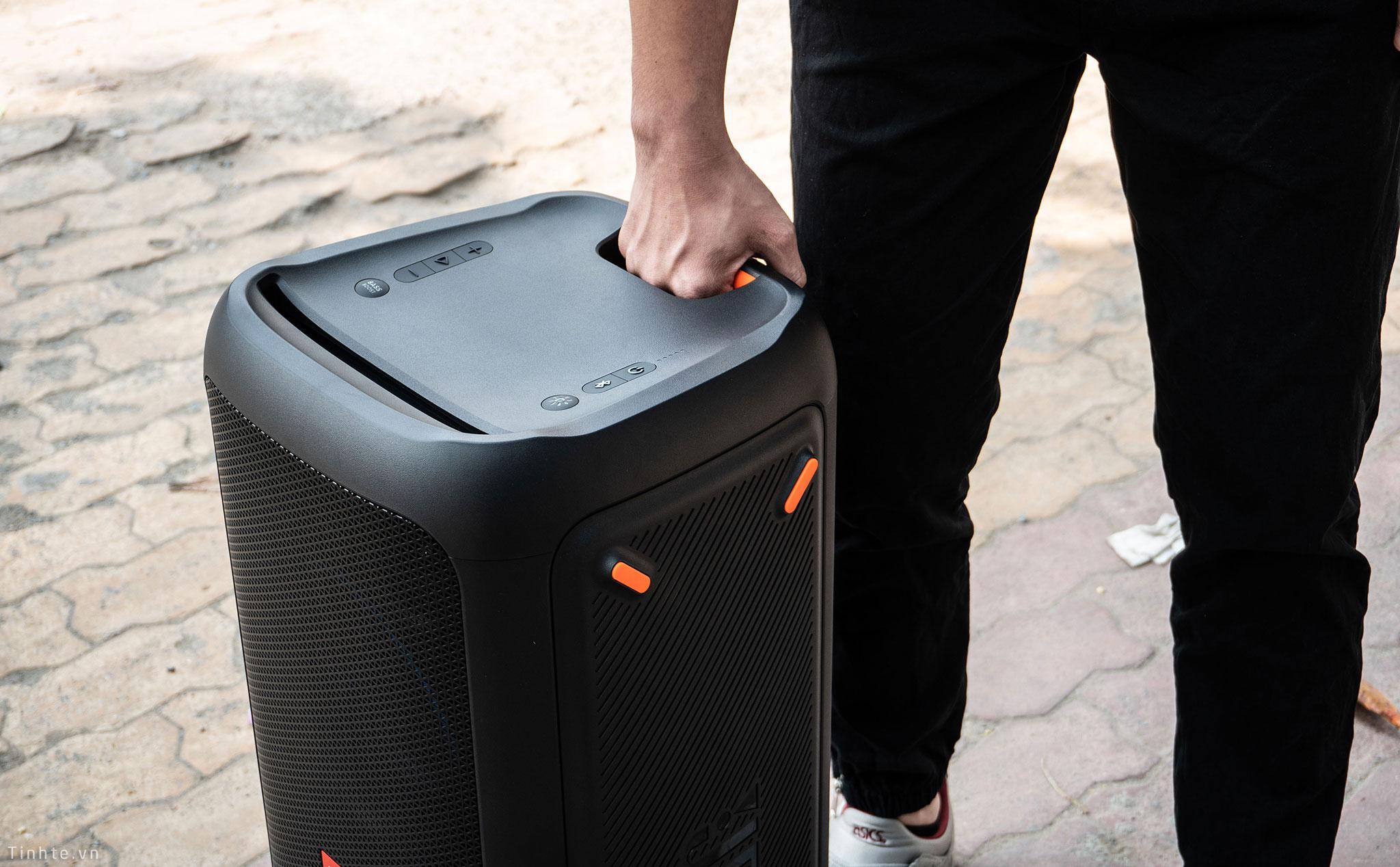 Đang tải tinhte_jbl_partybox_300 (4).jpg…