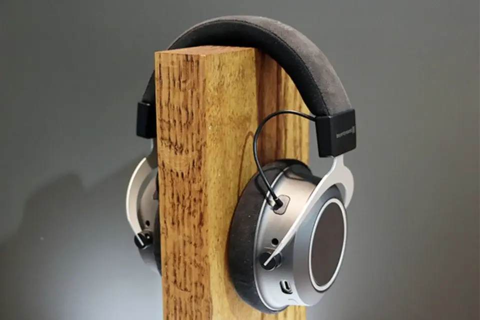 Đang tải Monospace_Beyerdynamic_Amiron_Wireless_p5.jpg…