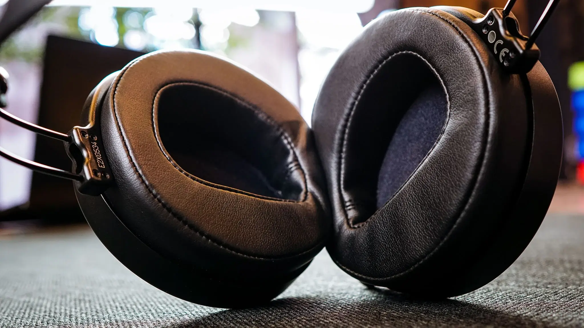 Đang tải tinhte_mrspeakers_ether_2 (6).jpg…