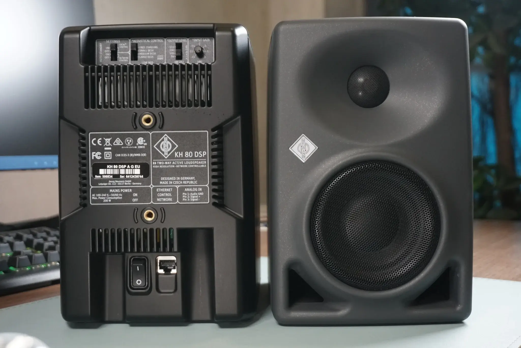 resize_tinhte_neumann_kh80_speakers_loa_kiem_am_monitor_speakers (5).JPG