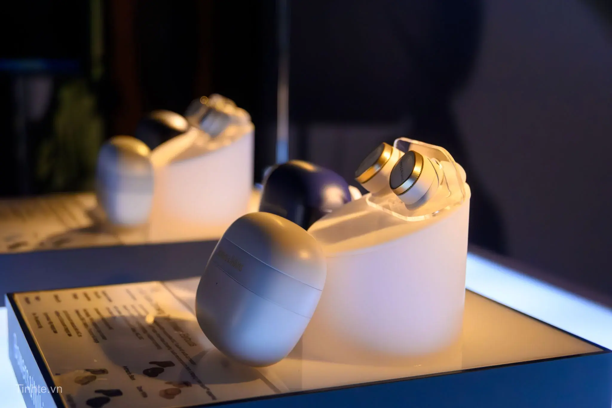bowers-Wilkins-PHEshow--05.jpg