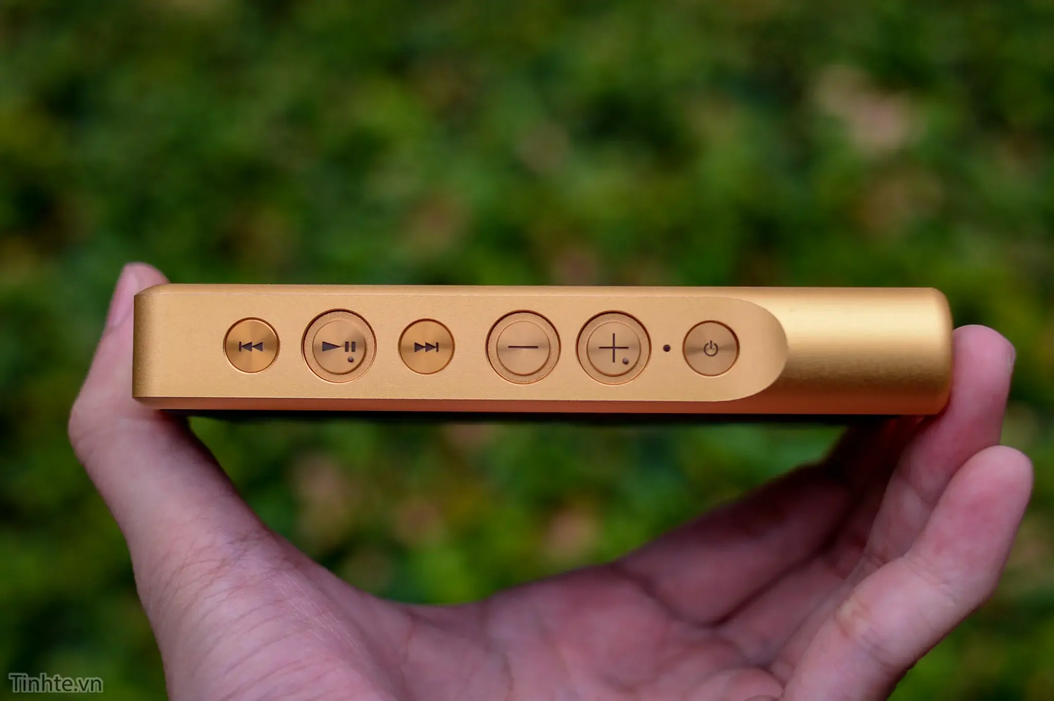 Đang tải Sony_nw1Z_Tinhte_08.jpg…