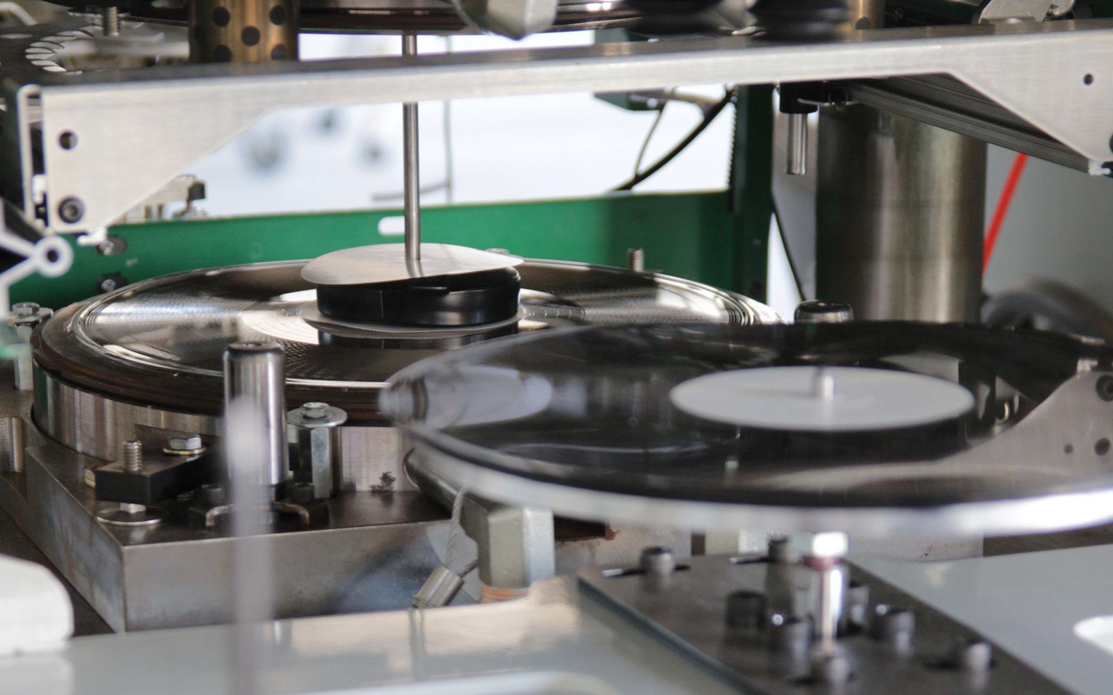 Đang tải tinhte_viryl_vinyl_production.jpg…