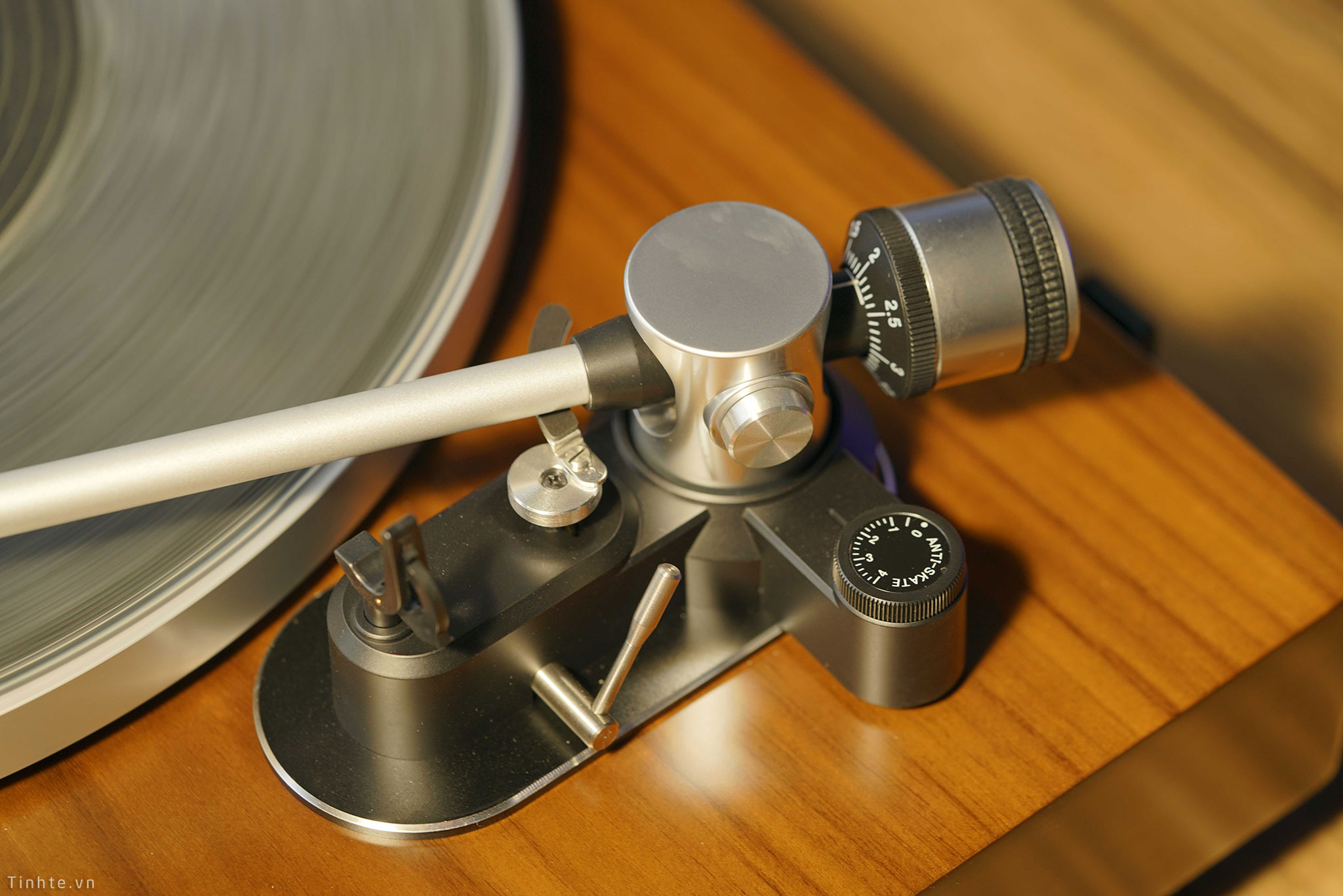 tinhte_music_hall_classic_turntable (14).jpg