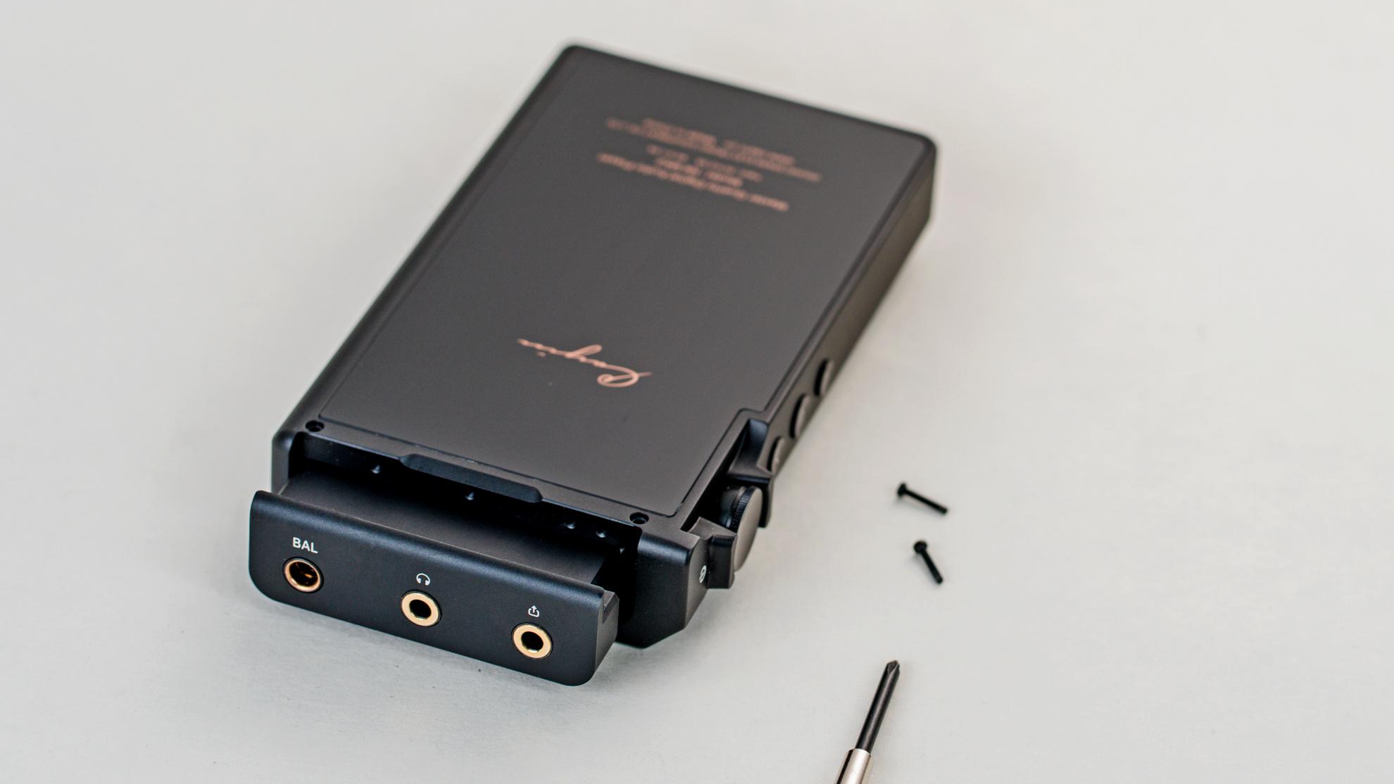 Cayin N6ii/ A01: Mẫu máy nghe nhạc thú vị có khả năng thay audio 