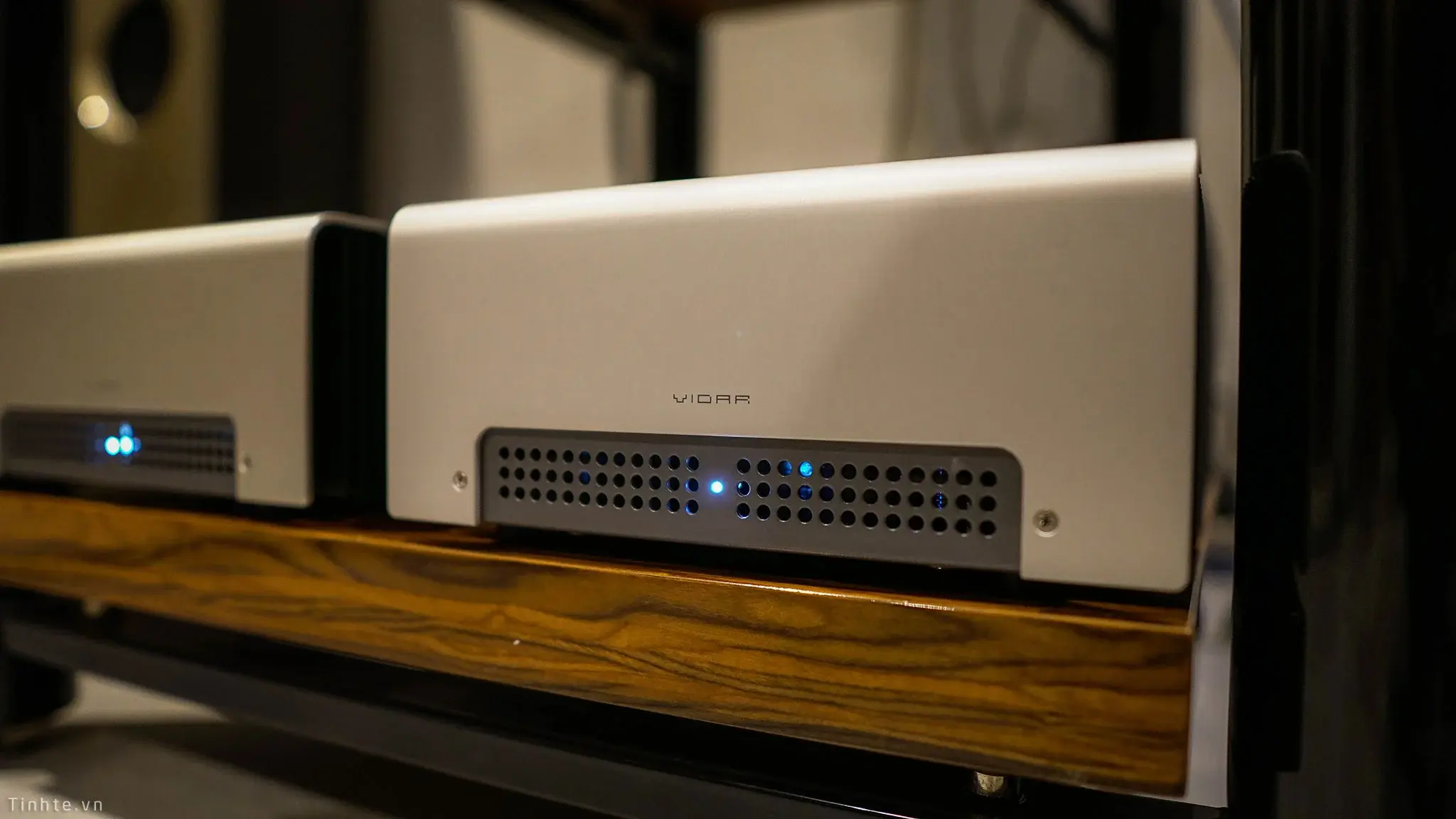 Đang tải tinhte_schiit_vidar_power_amplifier (4).jpg…