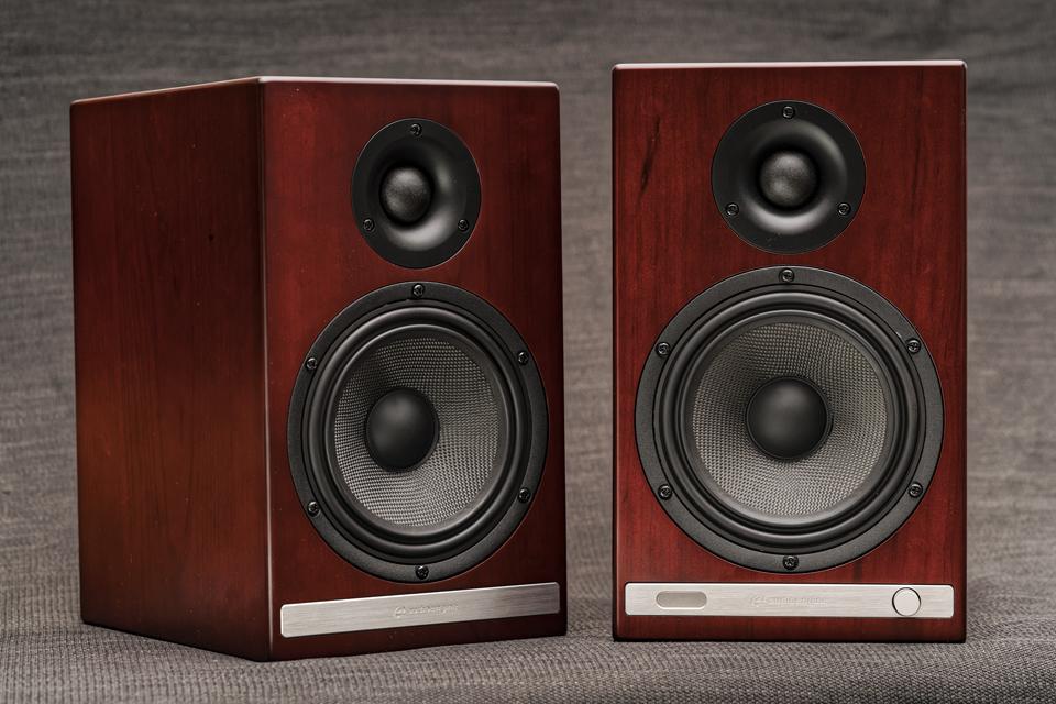 Đang tải monospace-audioengine-hd6-1.jpg…