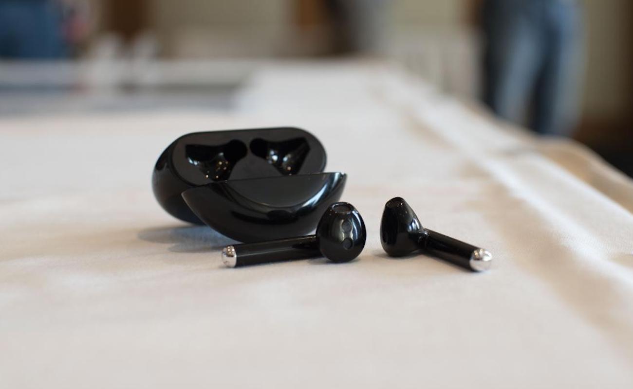 Đang tải 4770541_tinhte_Huawei-FreeBuds-3-Noise-Canceling-Earbuds-01.jpg…