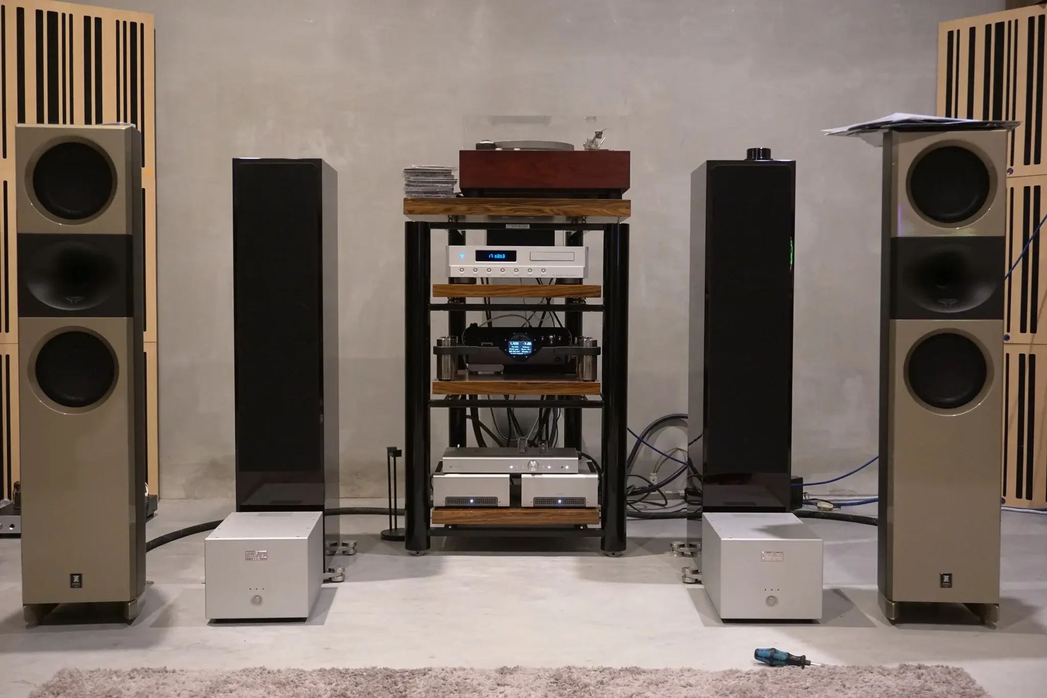 Đang tải tinhte_schiit_vidar_freya (2).JPG…