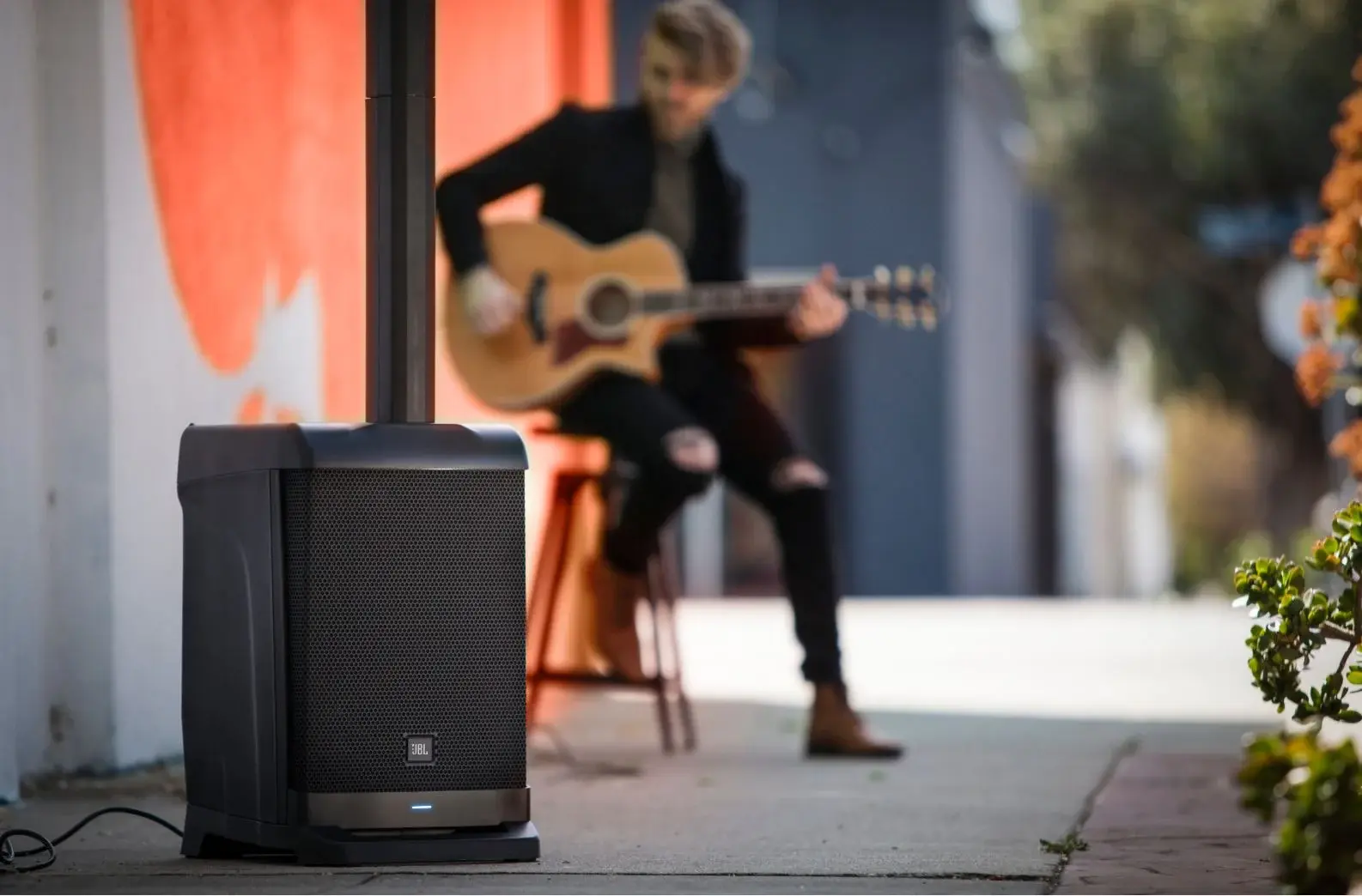 Đang tải tinhte_jbl_eon_one.JPG…