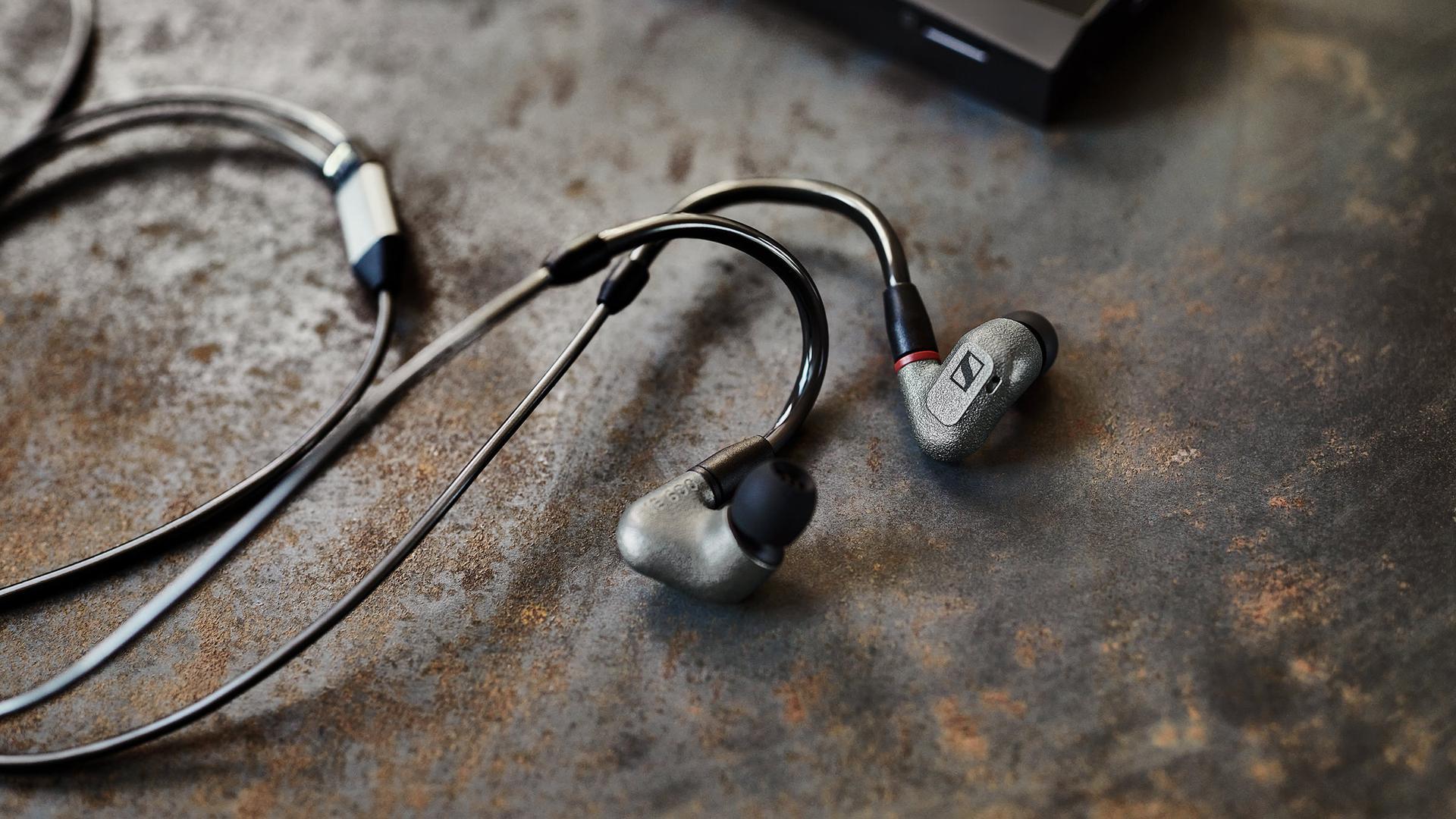 Sennheiser Ra Mắt Tai Nghe IE 600 Có Vỏ Được in 3D Bằng Zirconium ZR01 - 3K Shop
