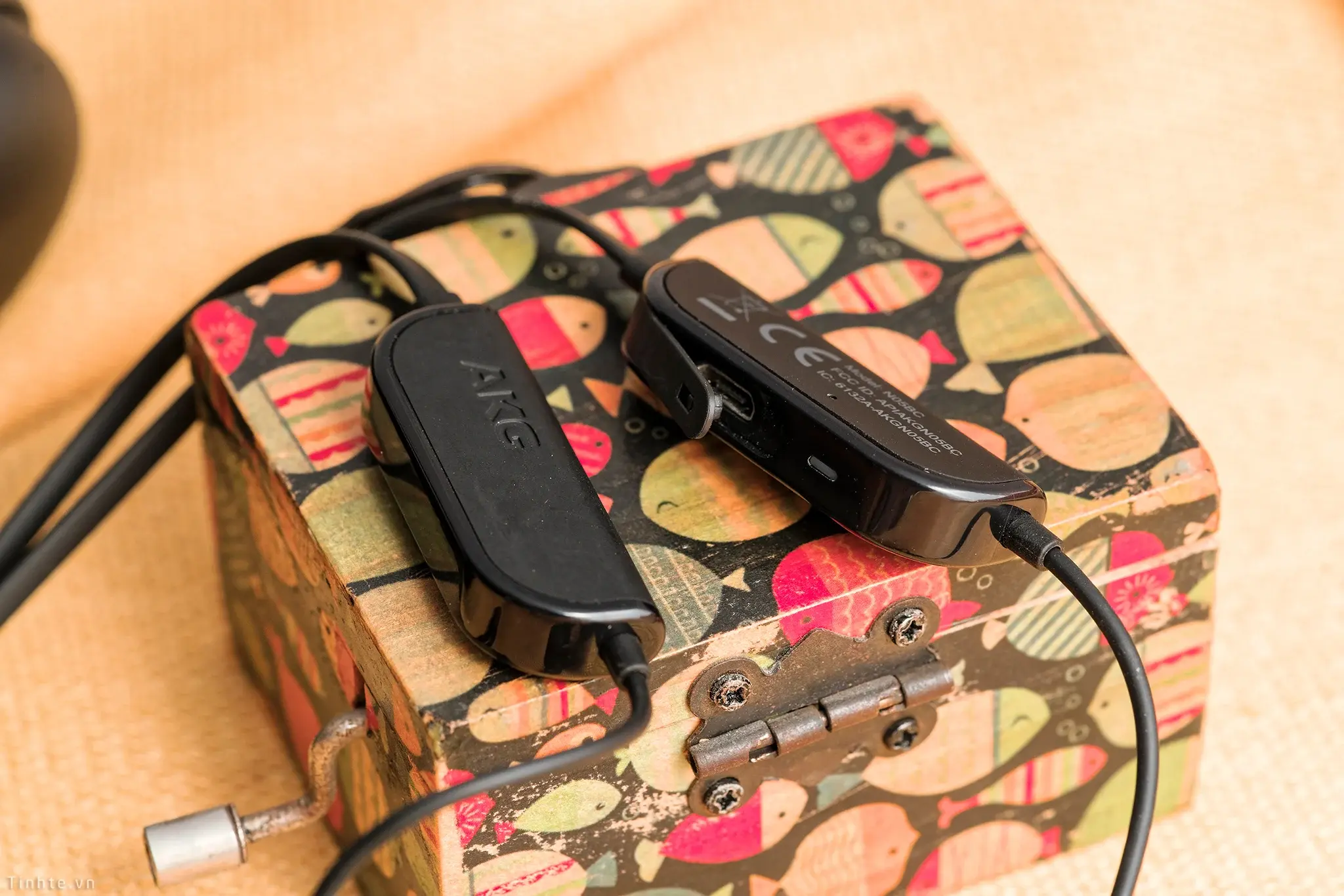 Đang tải tinhte_akg_n5005_extra_2_4.jpg…