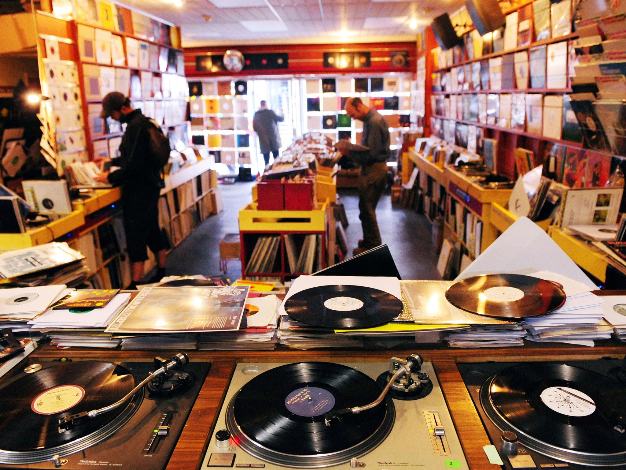 Đang tải tinhte_record-store-day-vinyls.jpg…