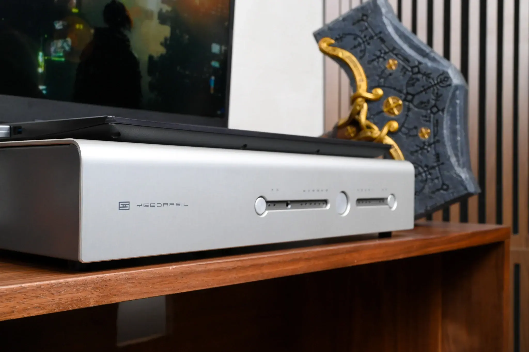 tinhte_schiit_yggdrasil_more_is_less2.jpg