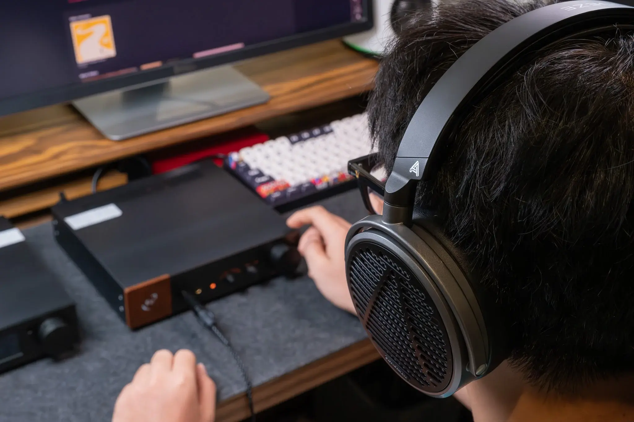 tinhte-audeze-mm-100-planar-magnetic-headphones (12).jpg
