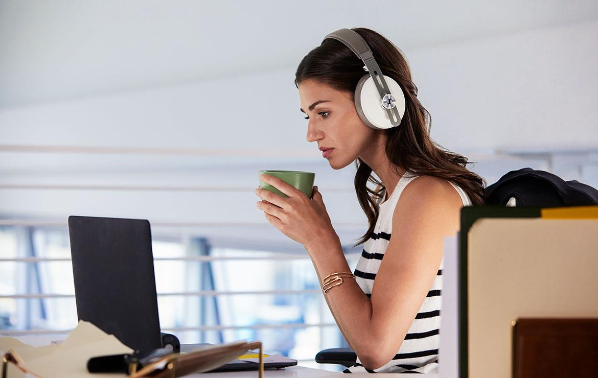 tai-nghe-chong-on-sony-wh-1000xm3-sennheiser-momentum-wireless-3