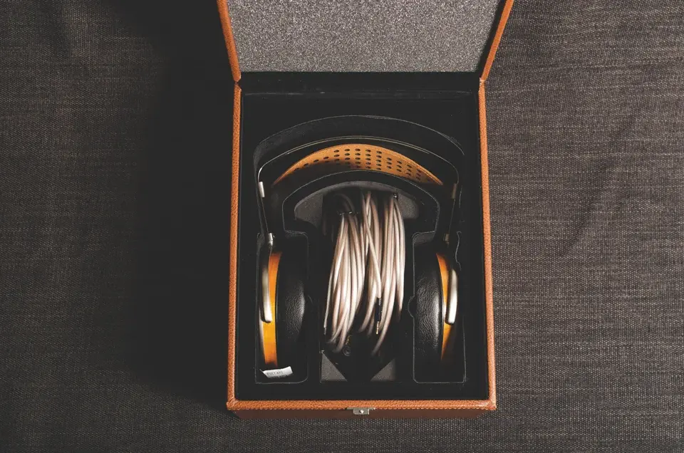 Đang tải monospace_HifimanHE1000V2 (3).jpg…