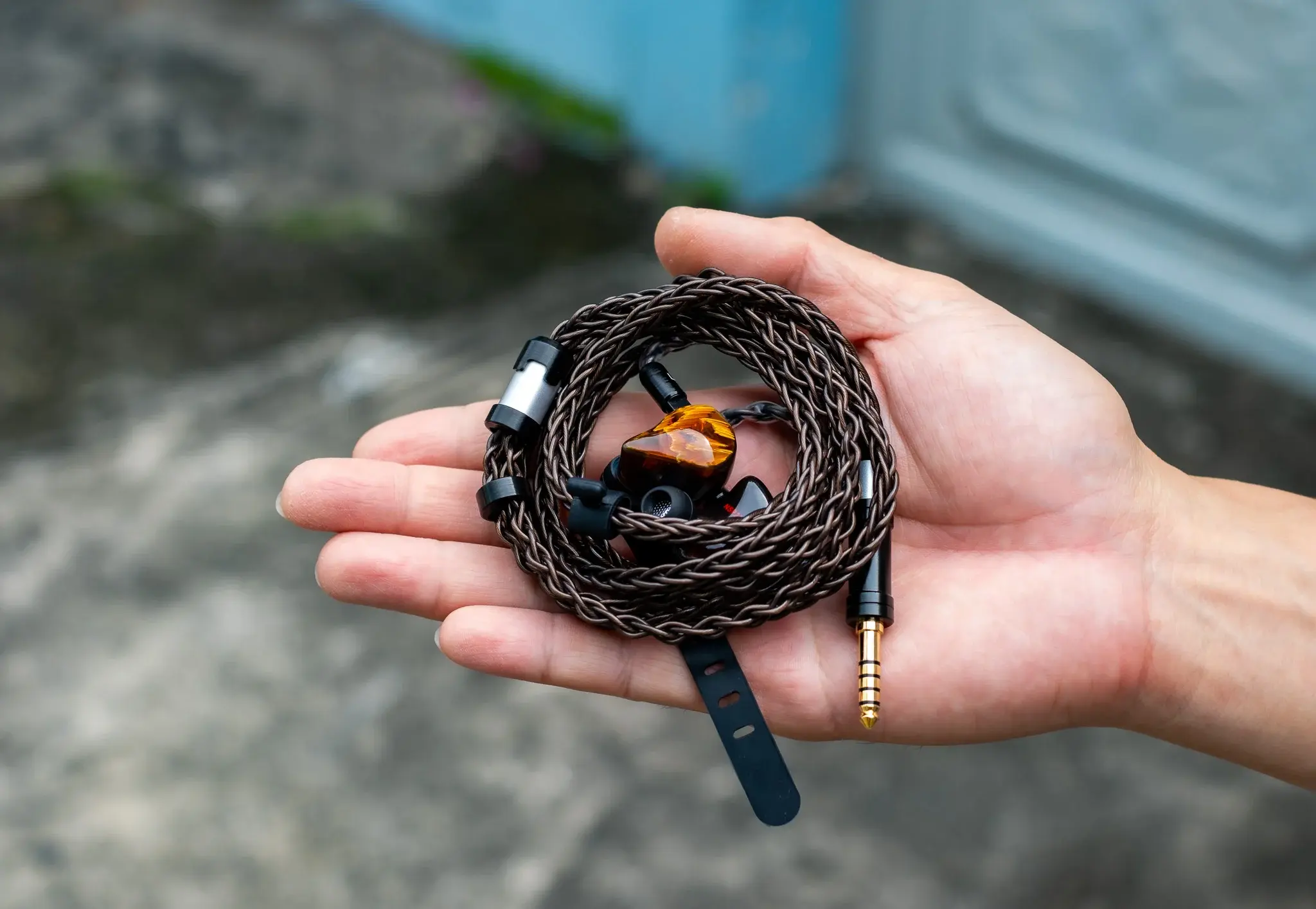 tinhte-noble-audio-spartacus-in-ear-monitors (5).jpg