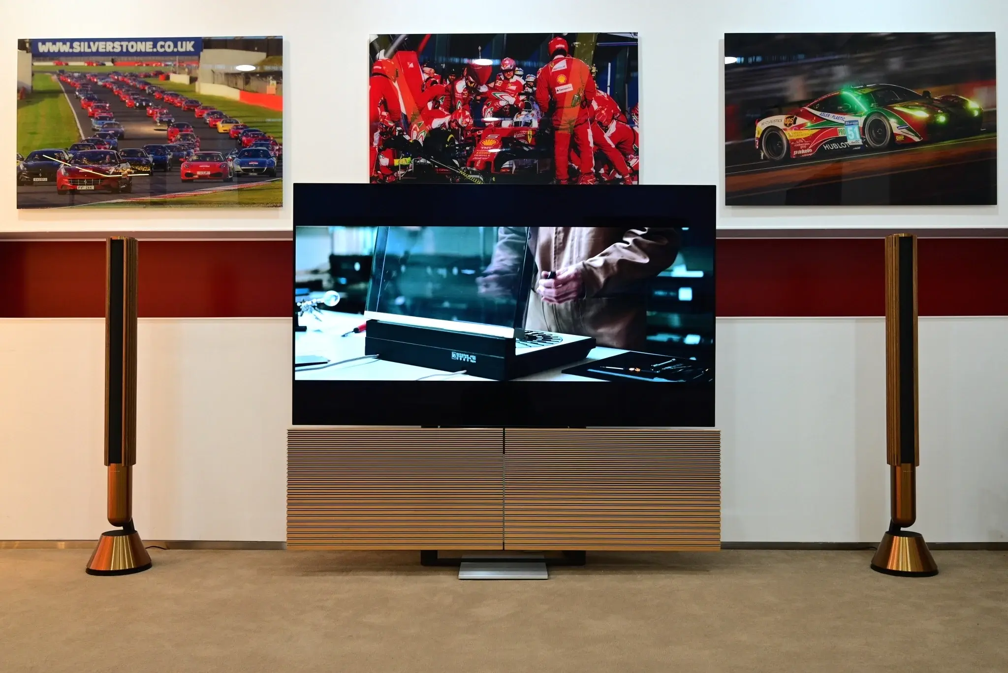 tinhte-bang&olufsen-B&O-Ferrari-editionDSC-7509.JPG