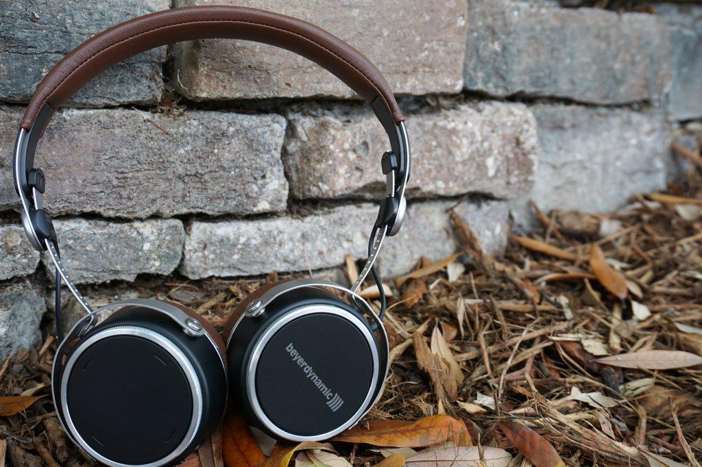 Đang tải tinhte_beyerdynamic-aventho-wireless-bluetooth-headphones-stone-wall-6-1024x682.jpg…