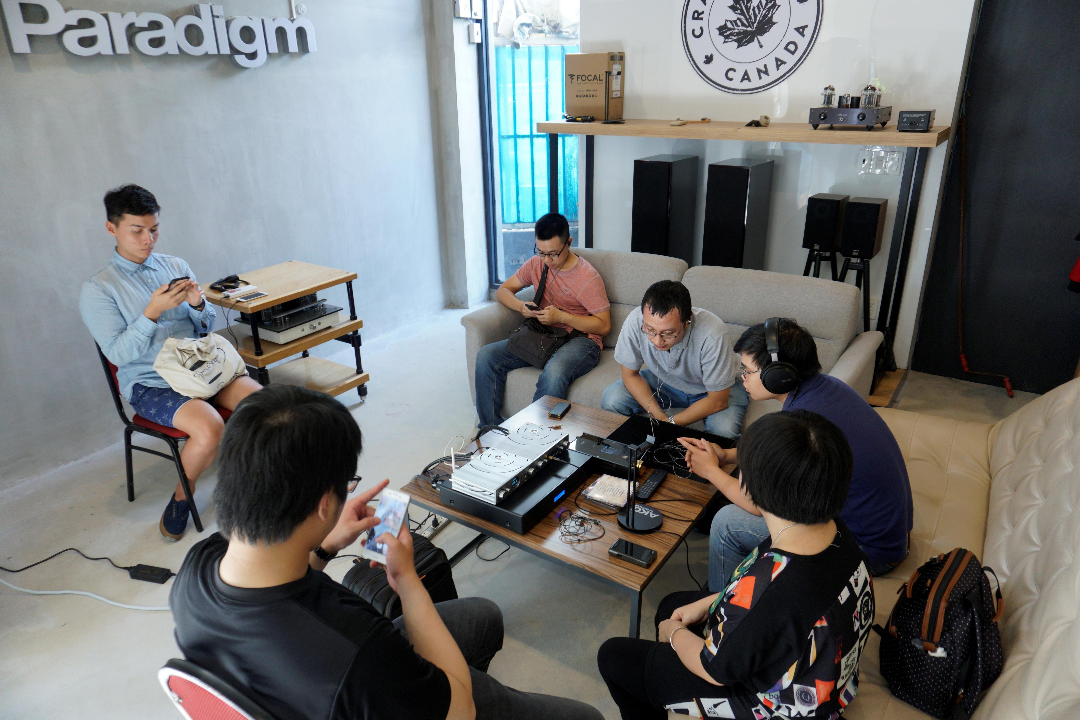 Đang tải tinhte_offline_3ksop_sony_19.jpg…