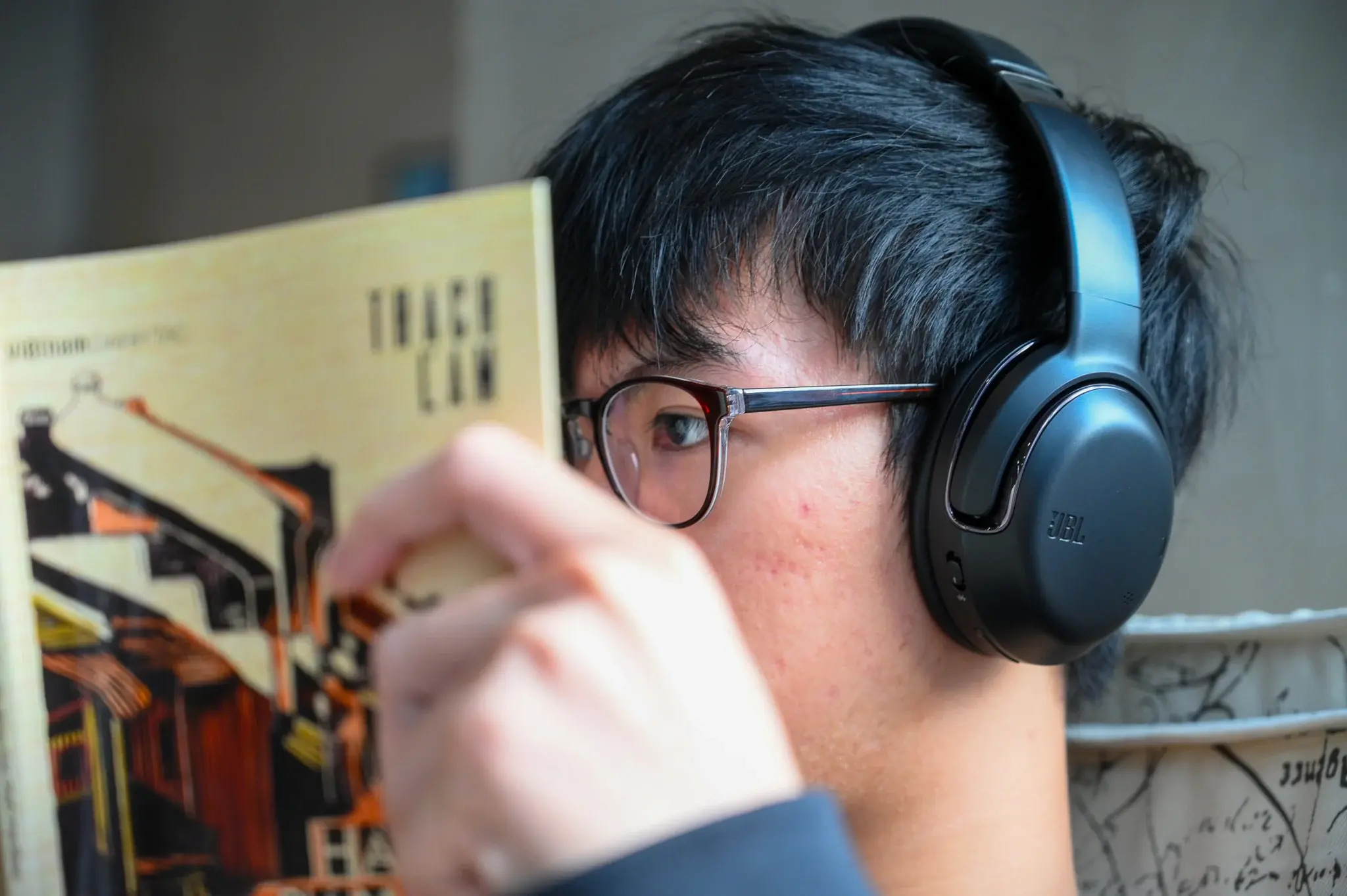 tinhte_jbl_tour_one_m26.jpg