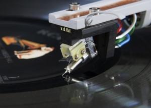choi-vinyl-dia-than-anh-em-can-biet-nhung-dieu-co-ban-gi