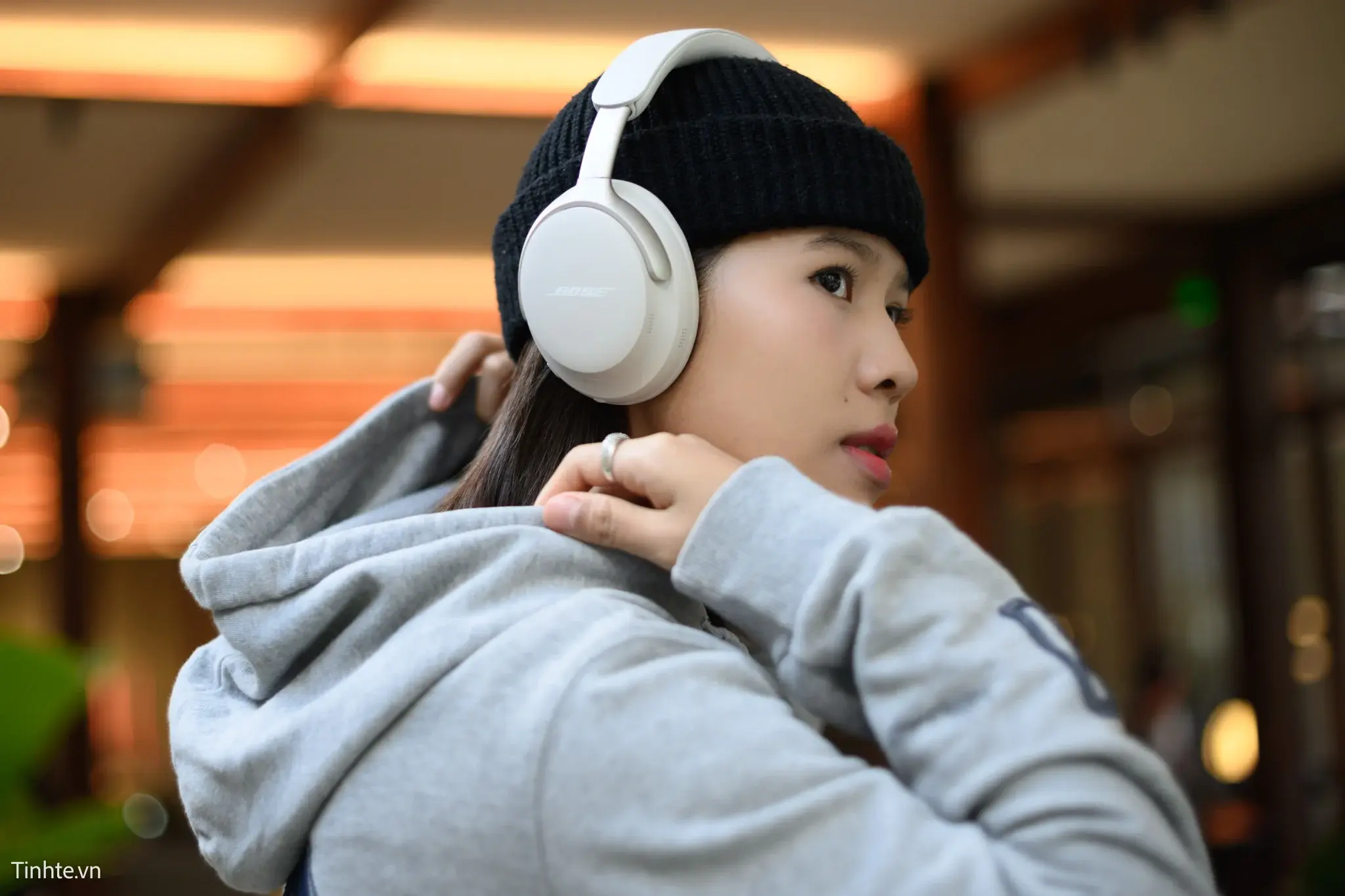 Trên tay tai nghe Bose QuietComfort Ultra Headphones vừa ra mắt, giá 10.990.000Đ