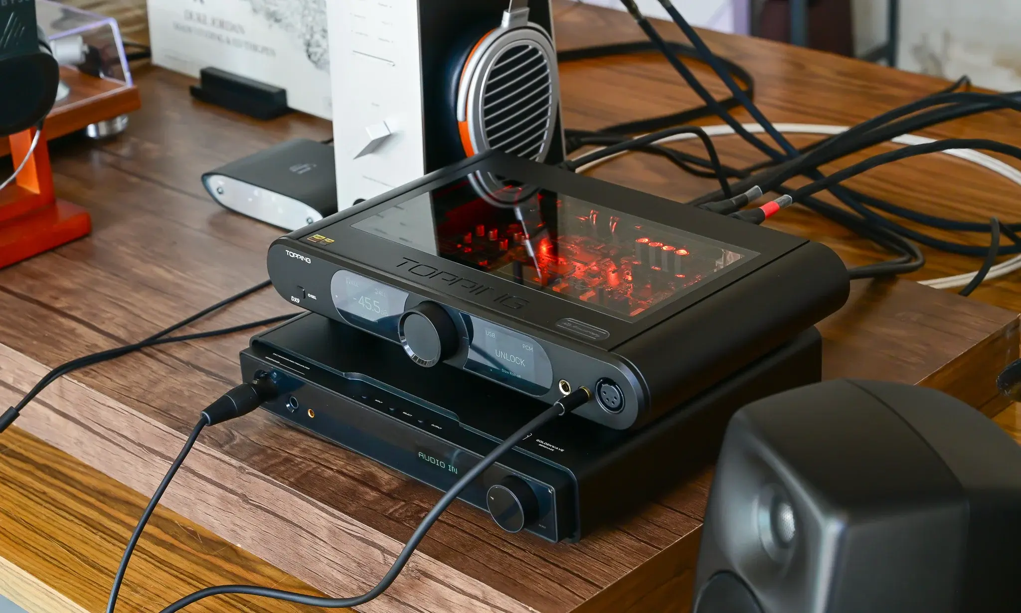 tinhte-topping-dx9-dac-amplifier-headphones16.jpg