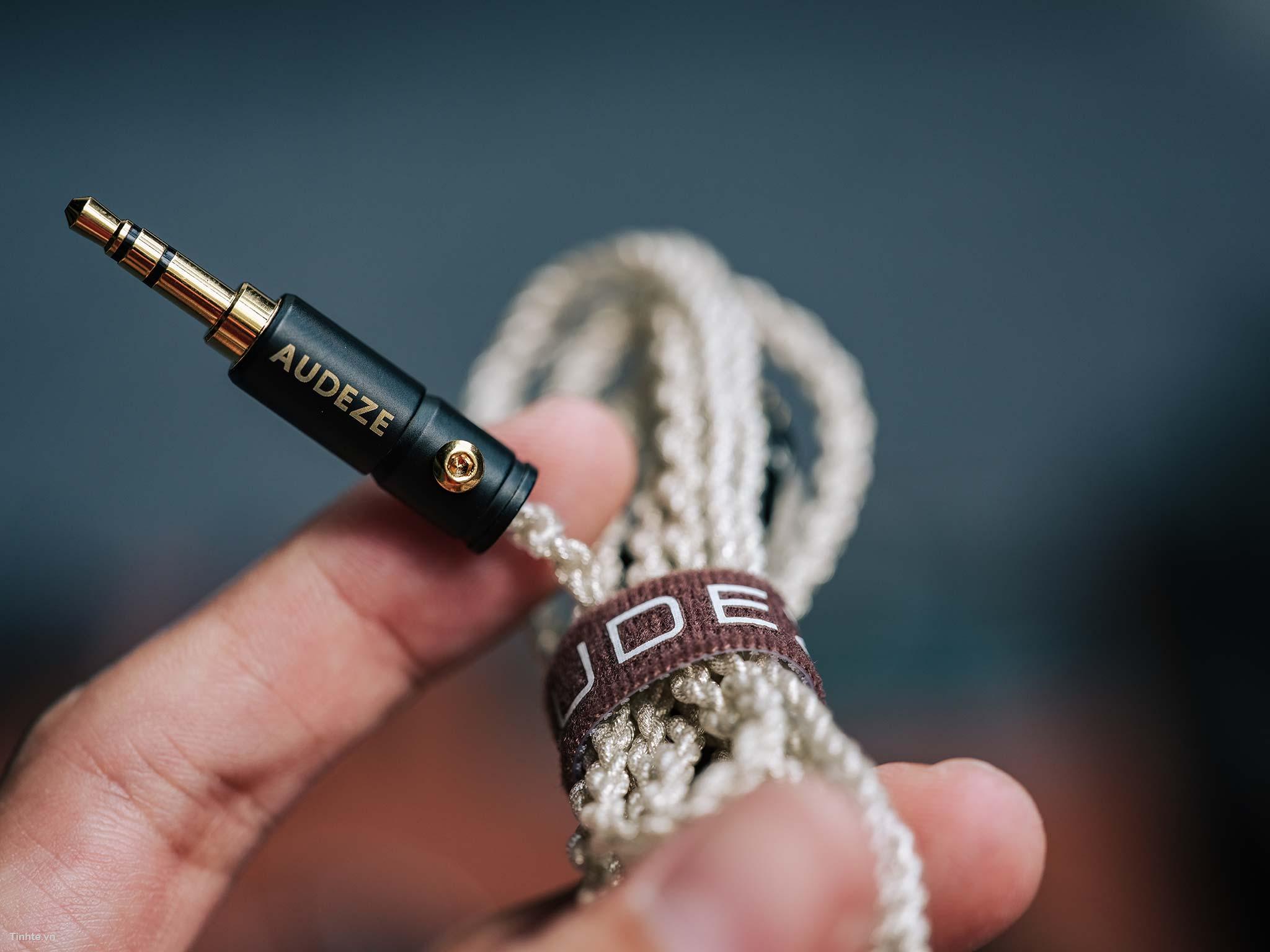 Đang tải Audeze-LCDi4-22.jpg…