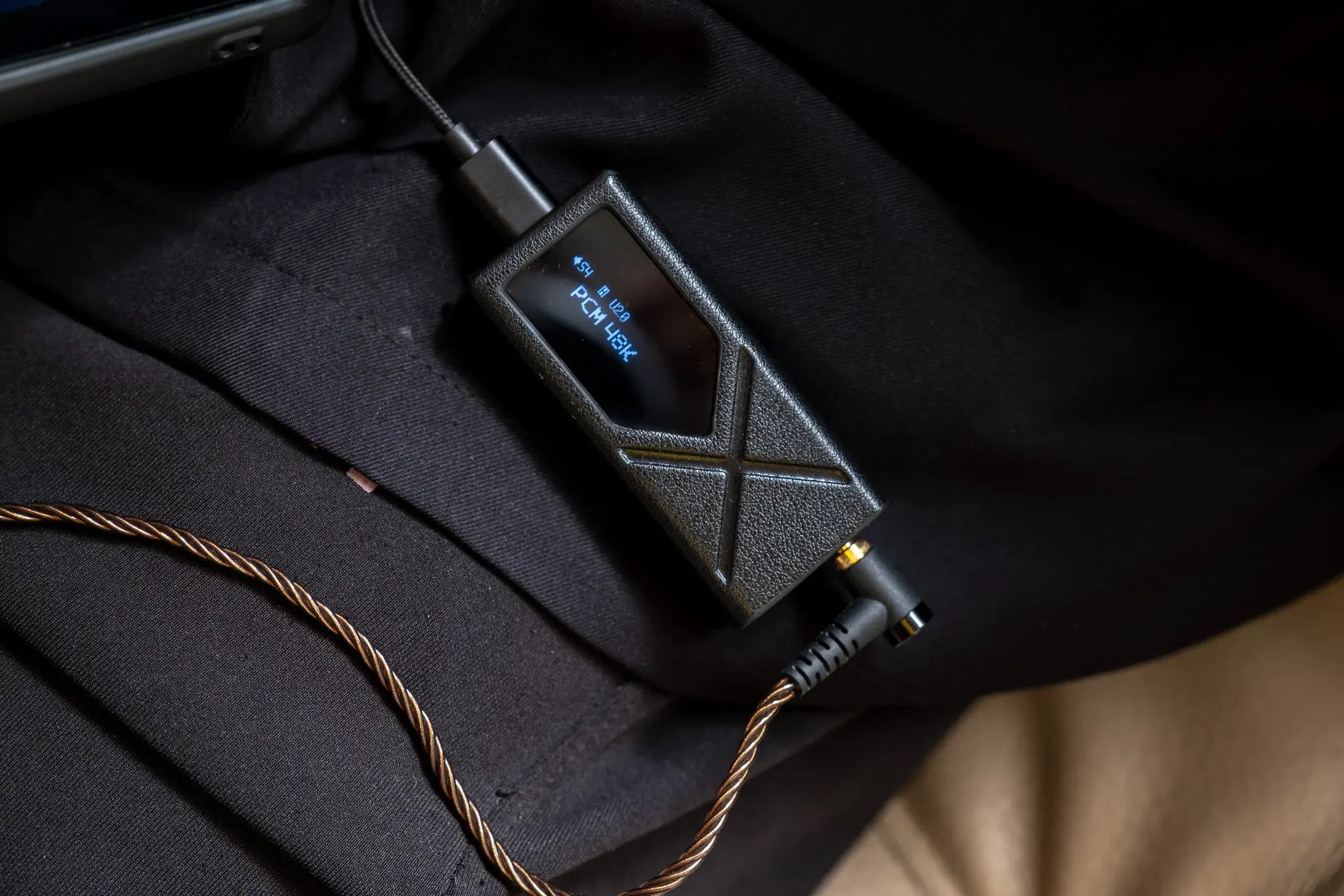 tinhte-fiio-ka17-portable-dac-amplifier-headphones1.jpg