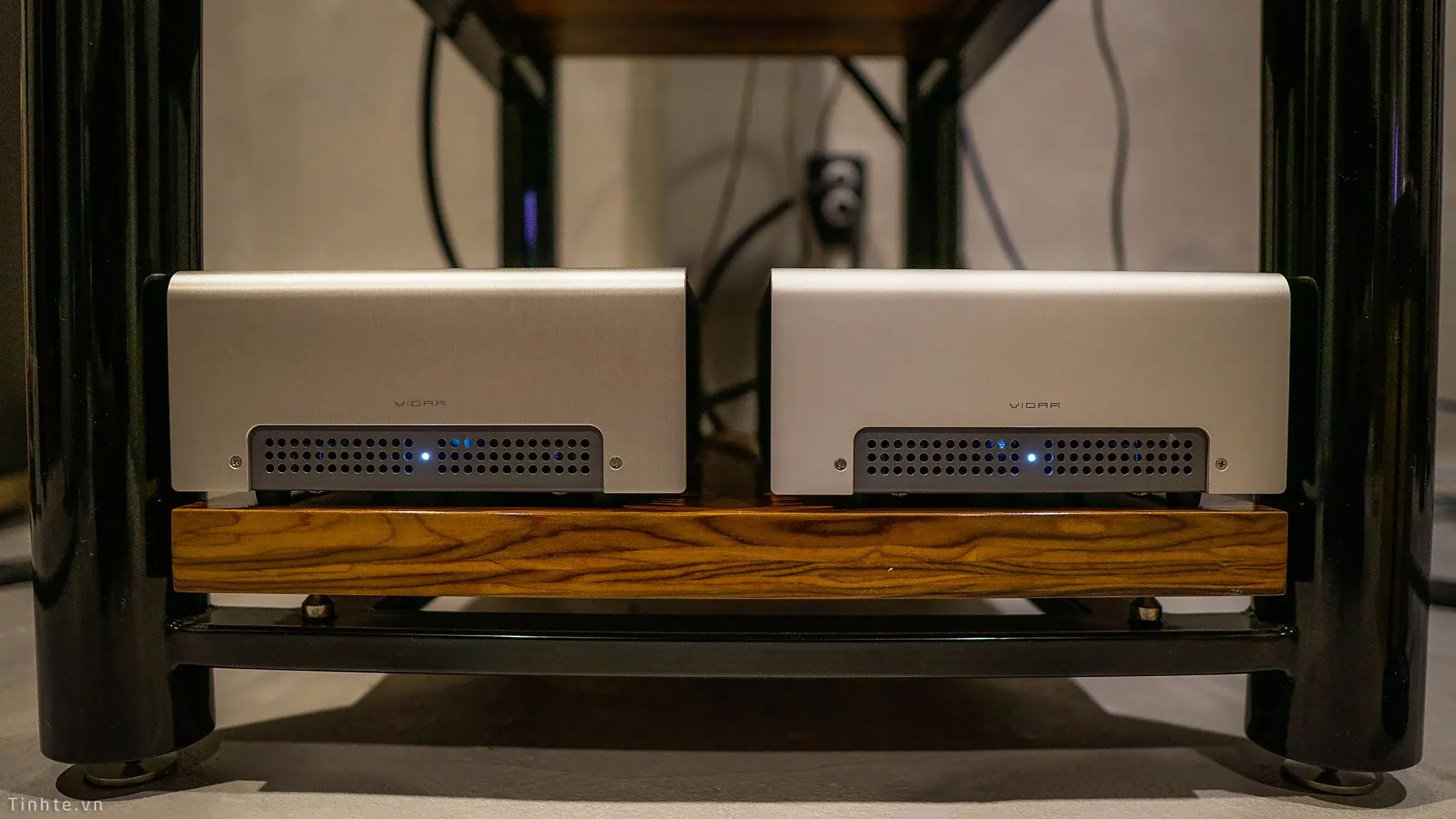 Đang tải tinhte_schiit_vidar_power_amplifier (6).jpg…