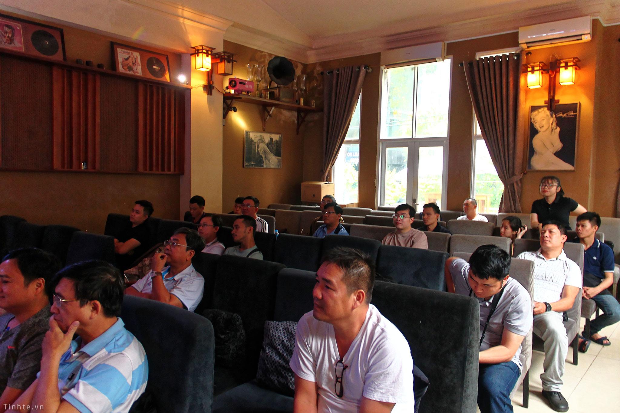 Đang tải tinhte_offline_dali_callisto_8.jpg…